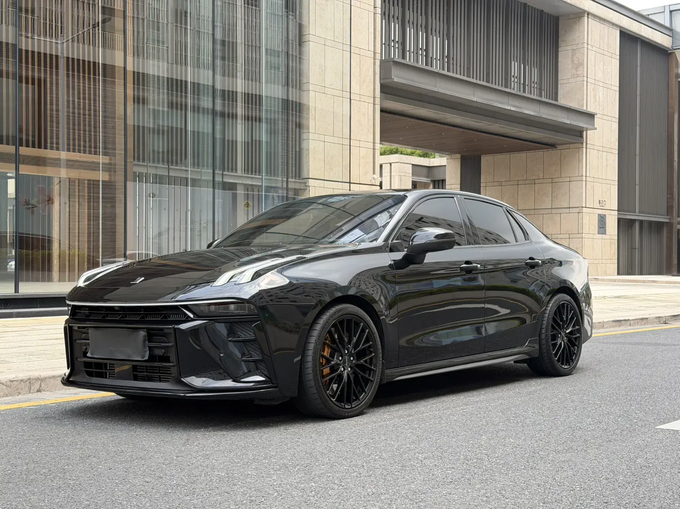 Lynk & Co 03