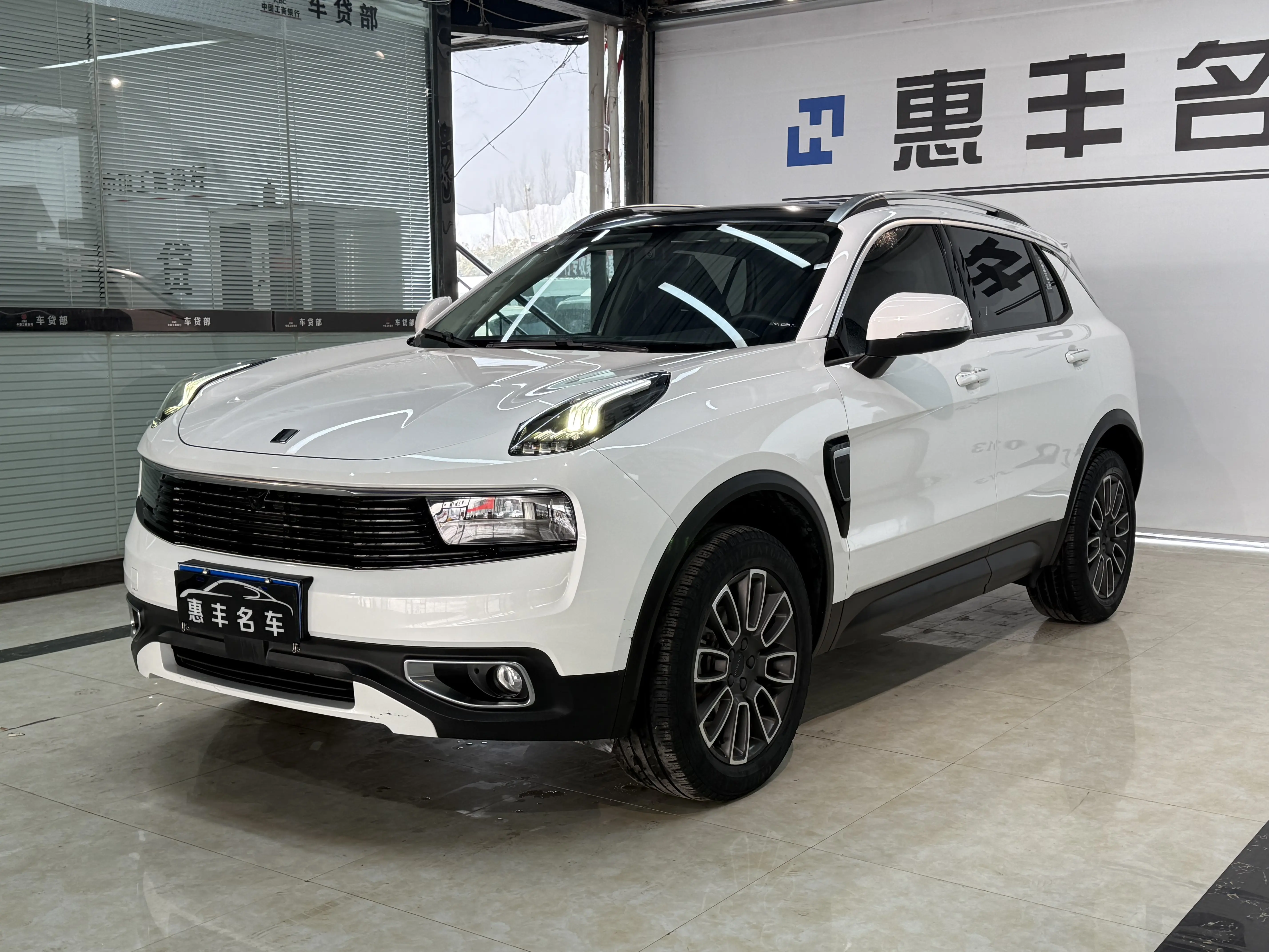 Lynk & Co 01