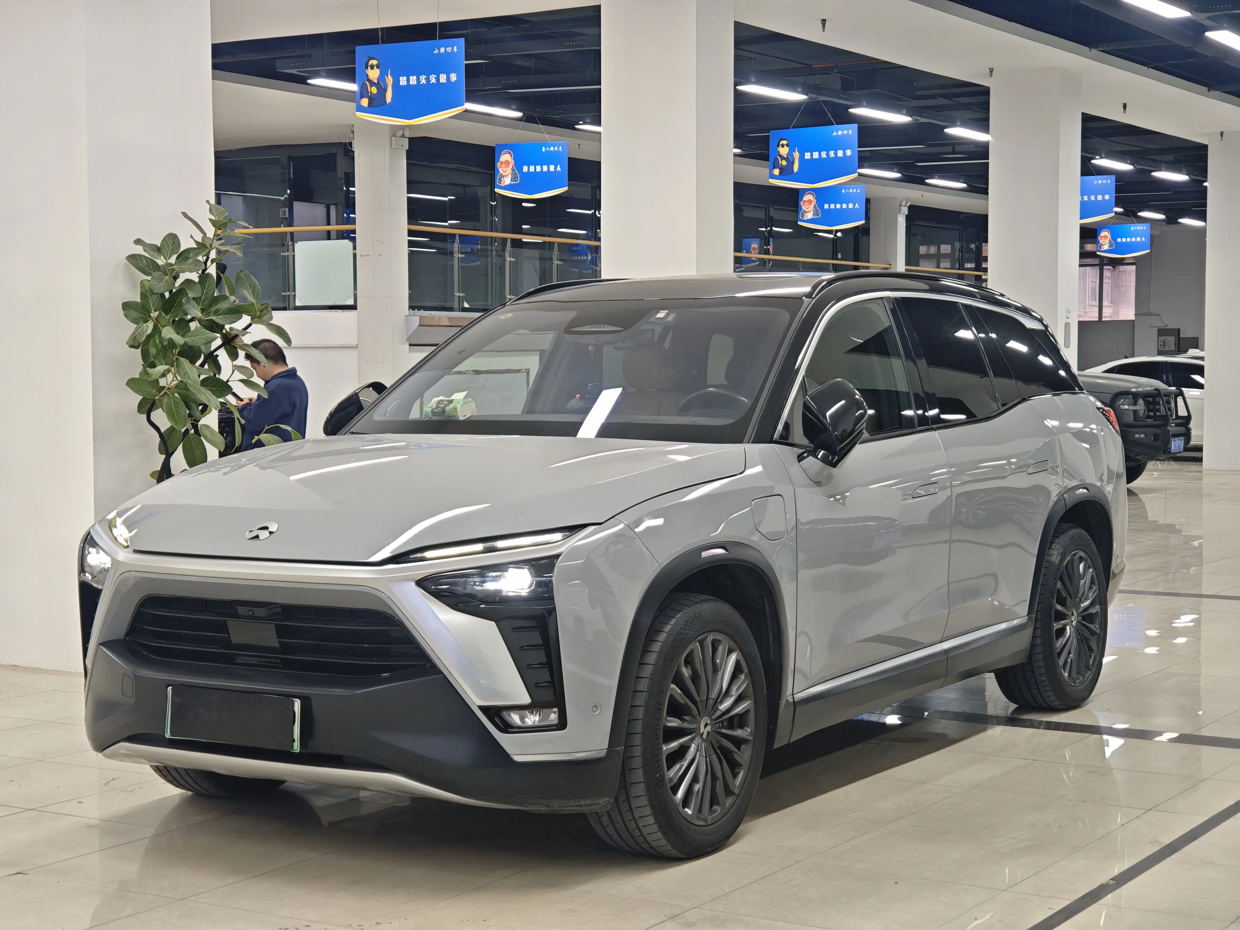 NIO ES8