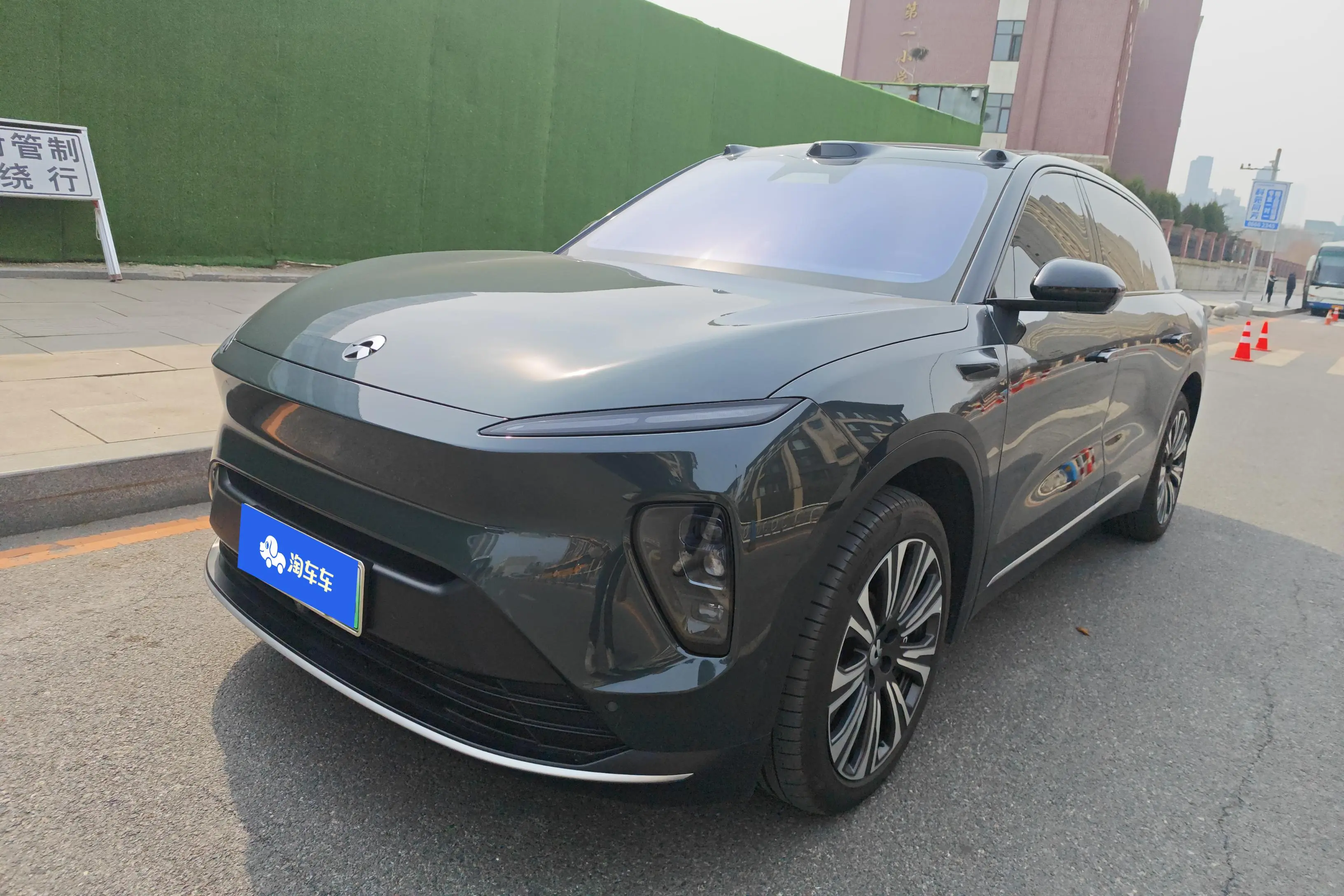 NIO ES8