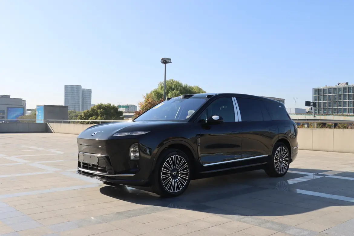 NIO ES8