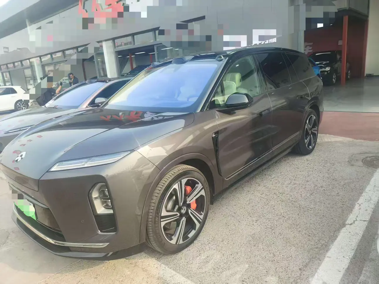 NIO ES8