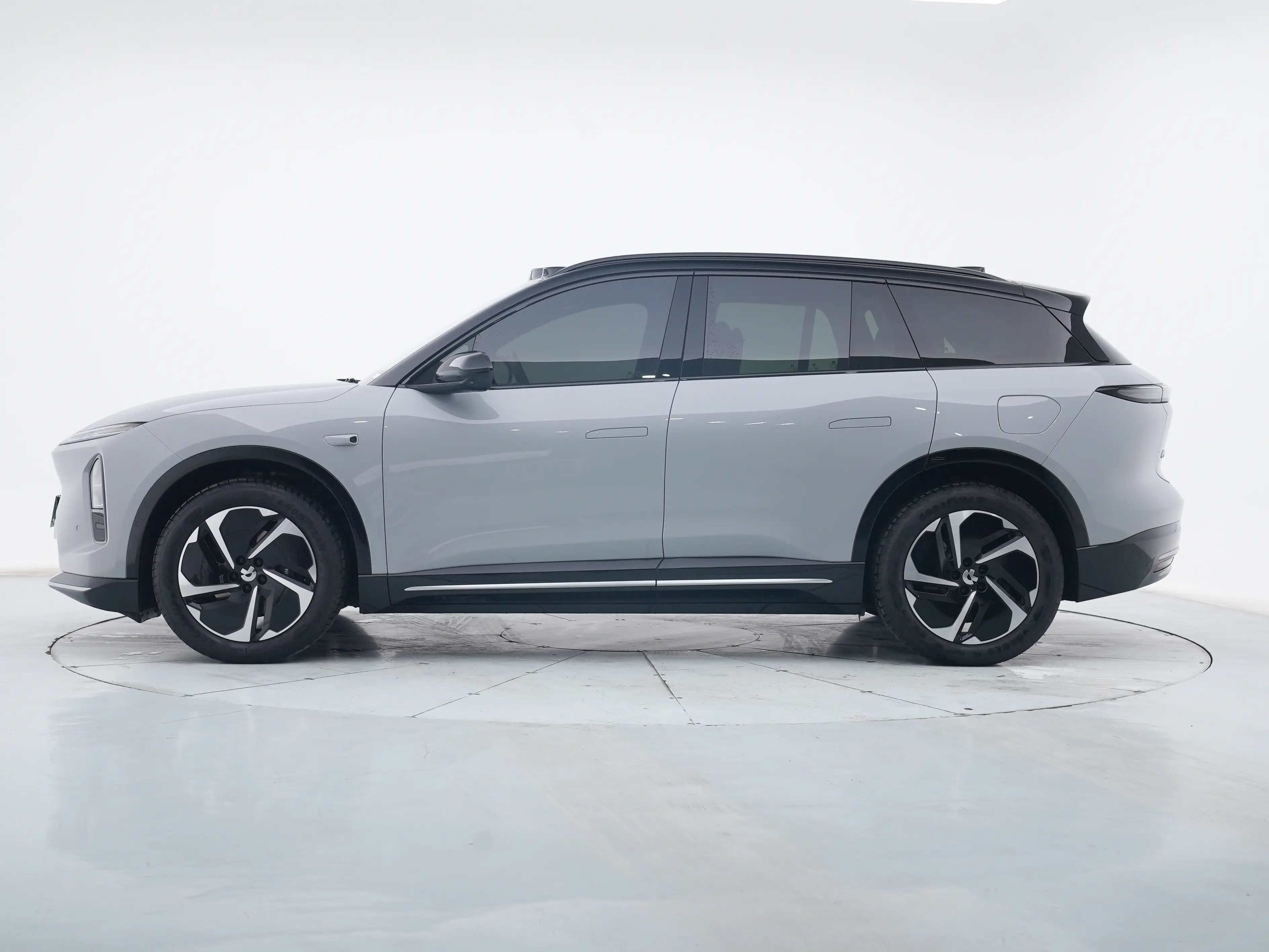 NIO ES6