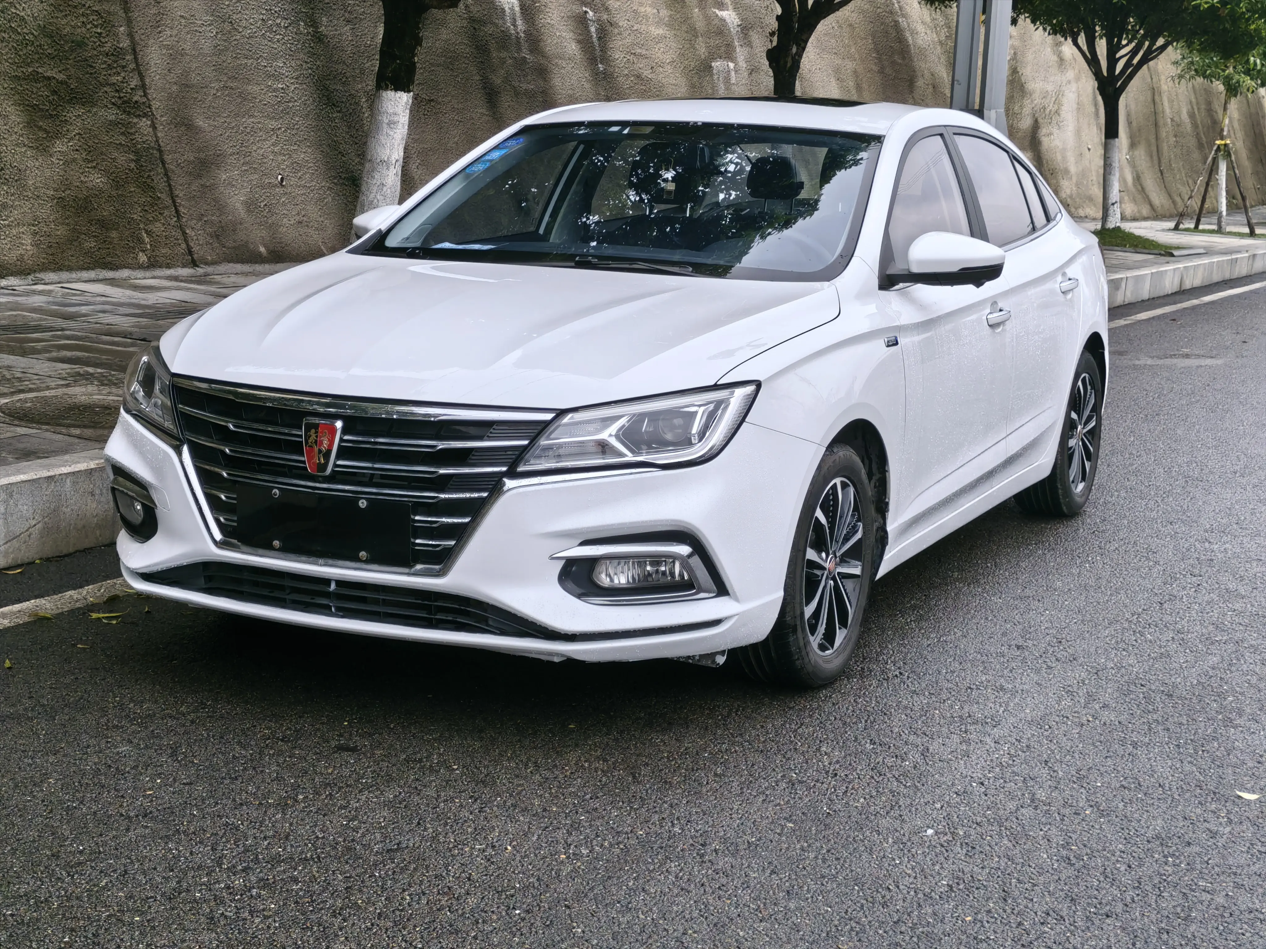 Roewe i5