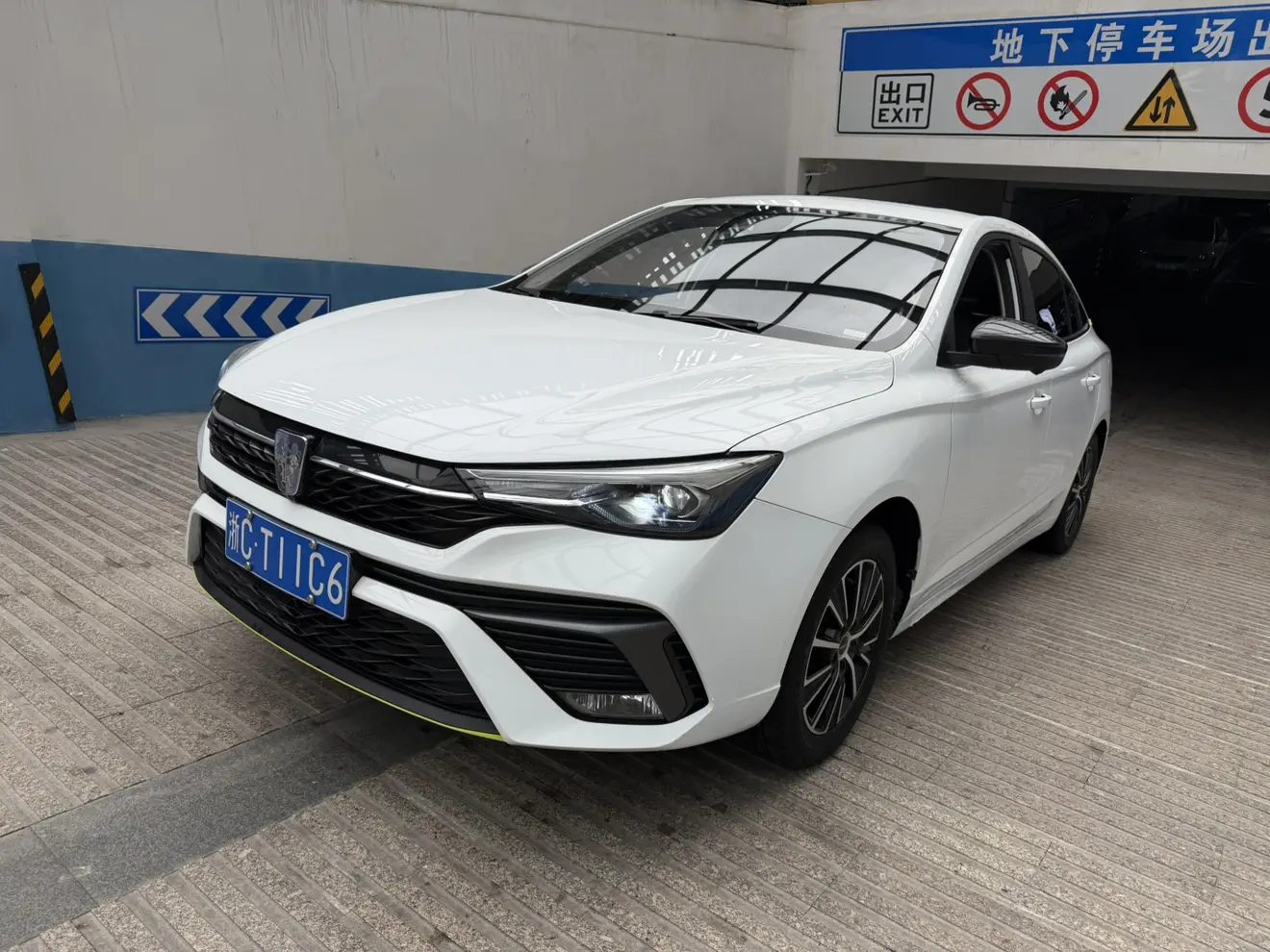 Roewe i5
