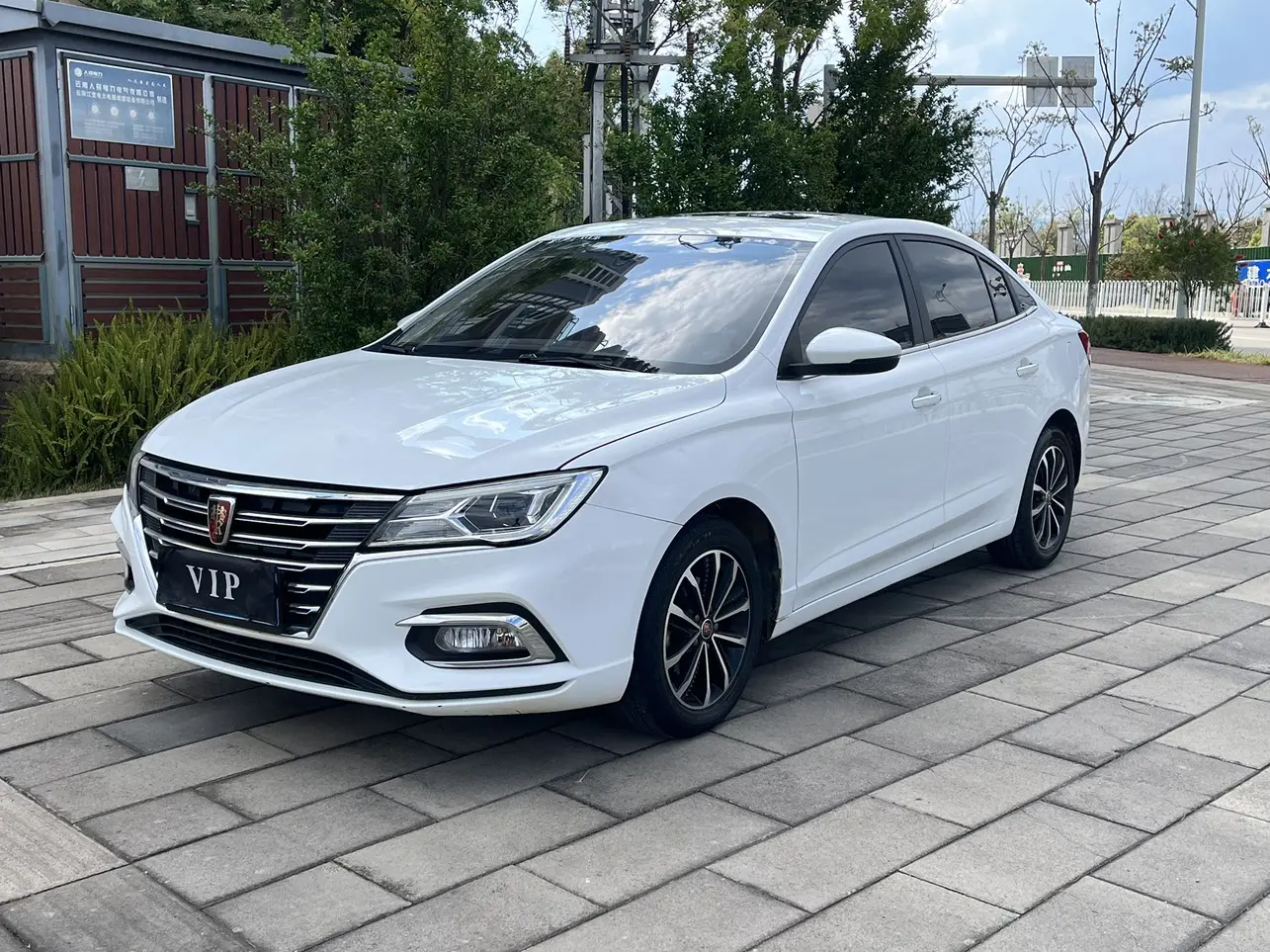 Roewe i5