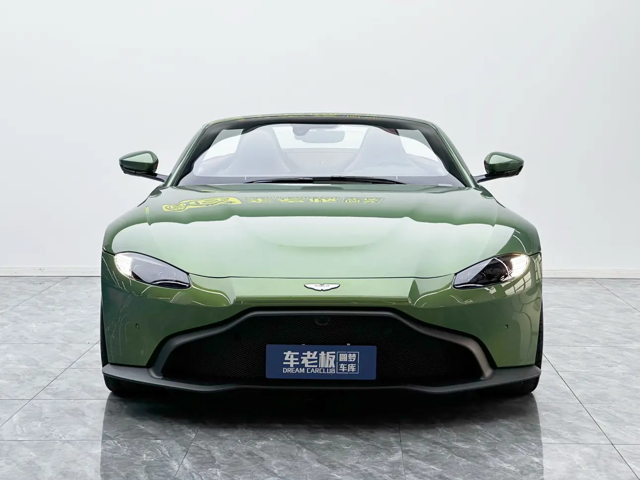 Aston Martin Vantage  из Китая