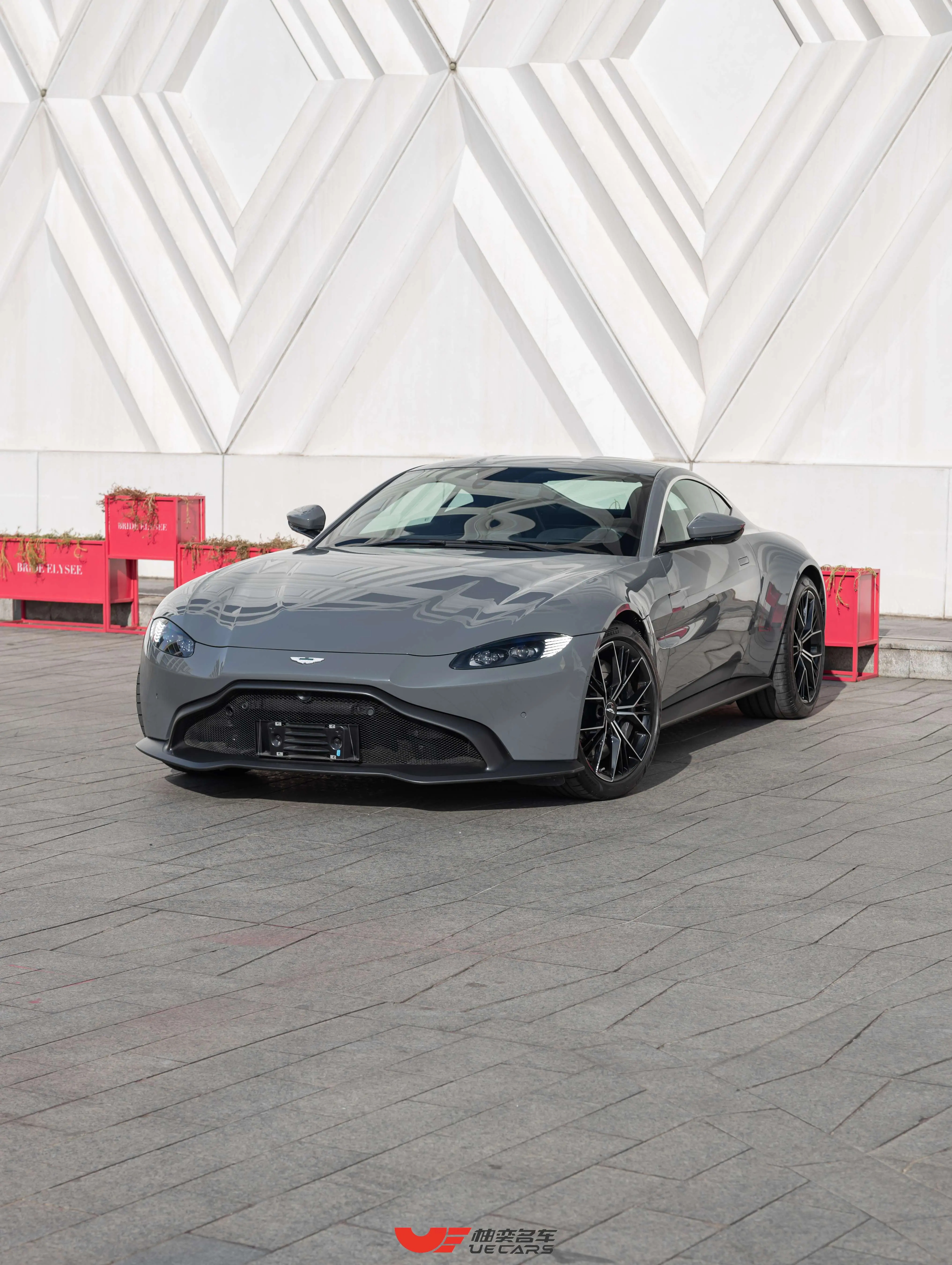 Aston Martin Vantage  из Китая