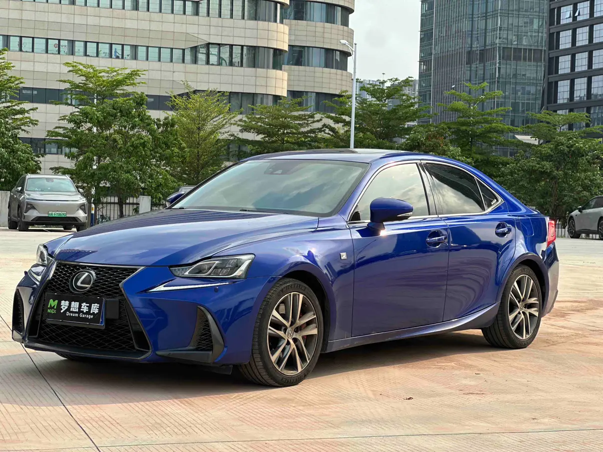 Lexus IS