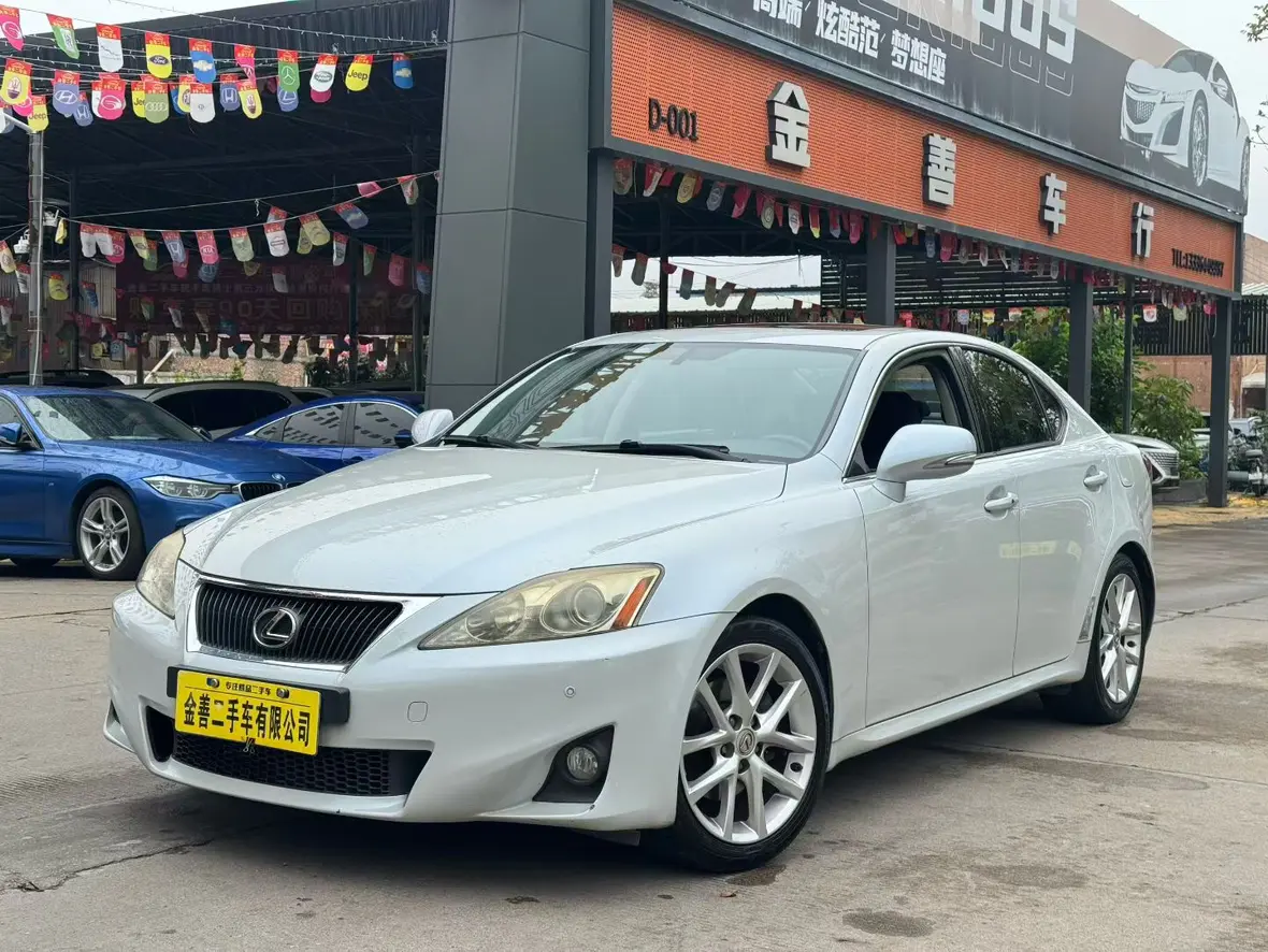 Lexus IS