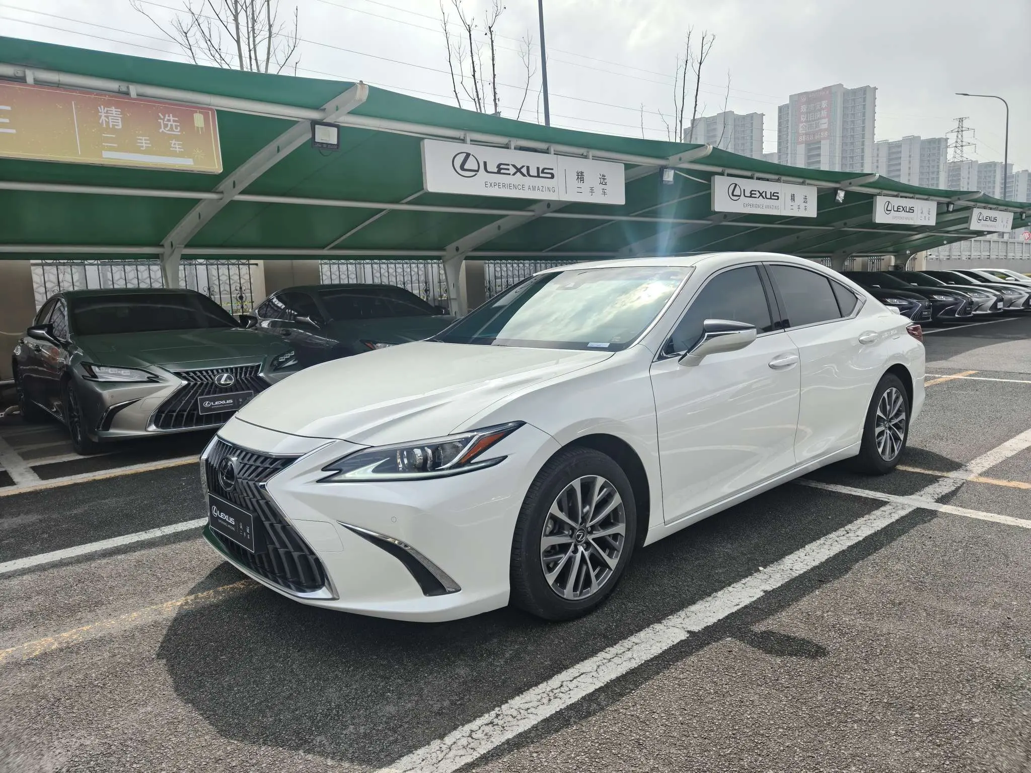 Lexus ES