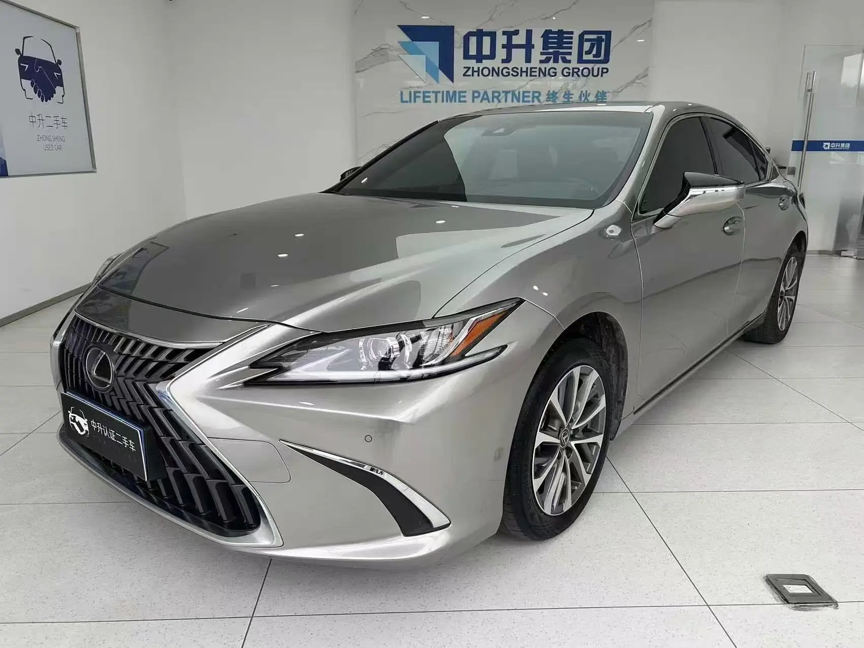 Lexus ES