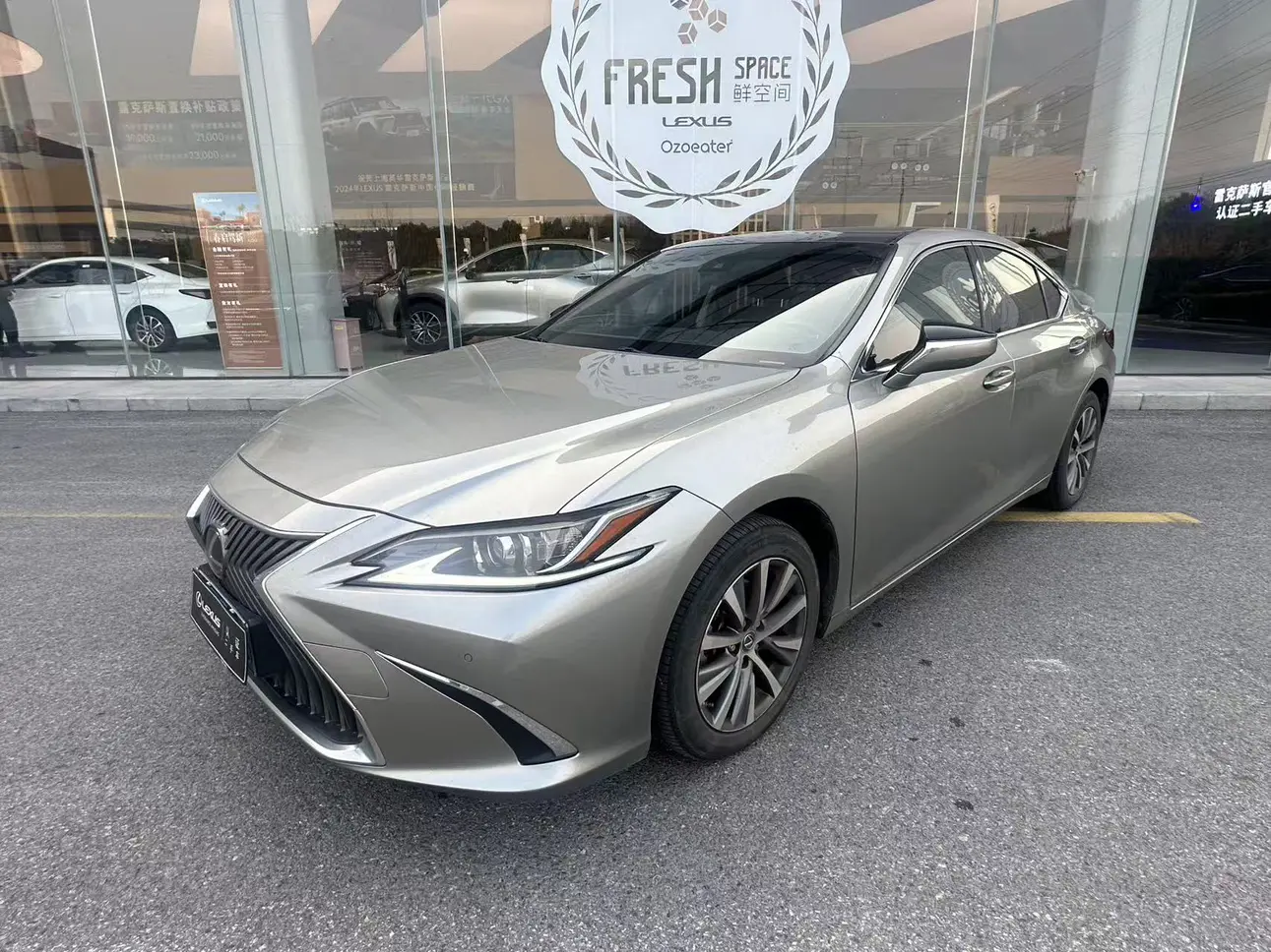 Lexus ES