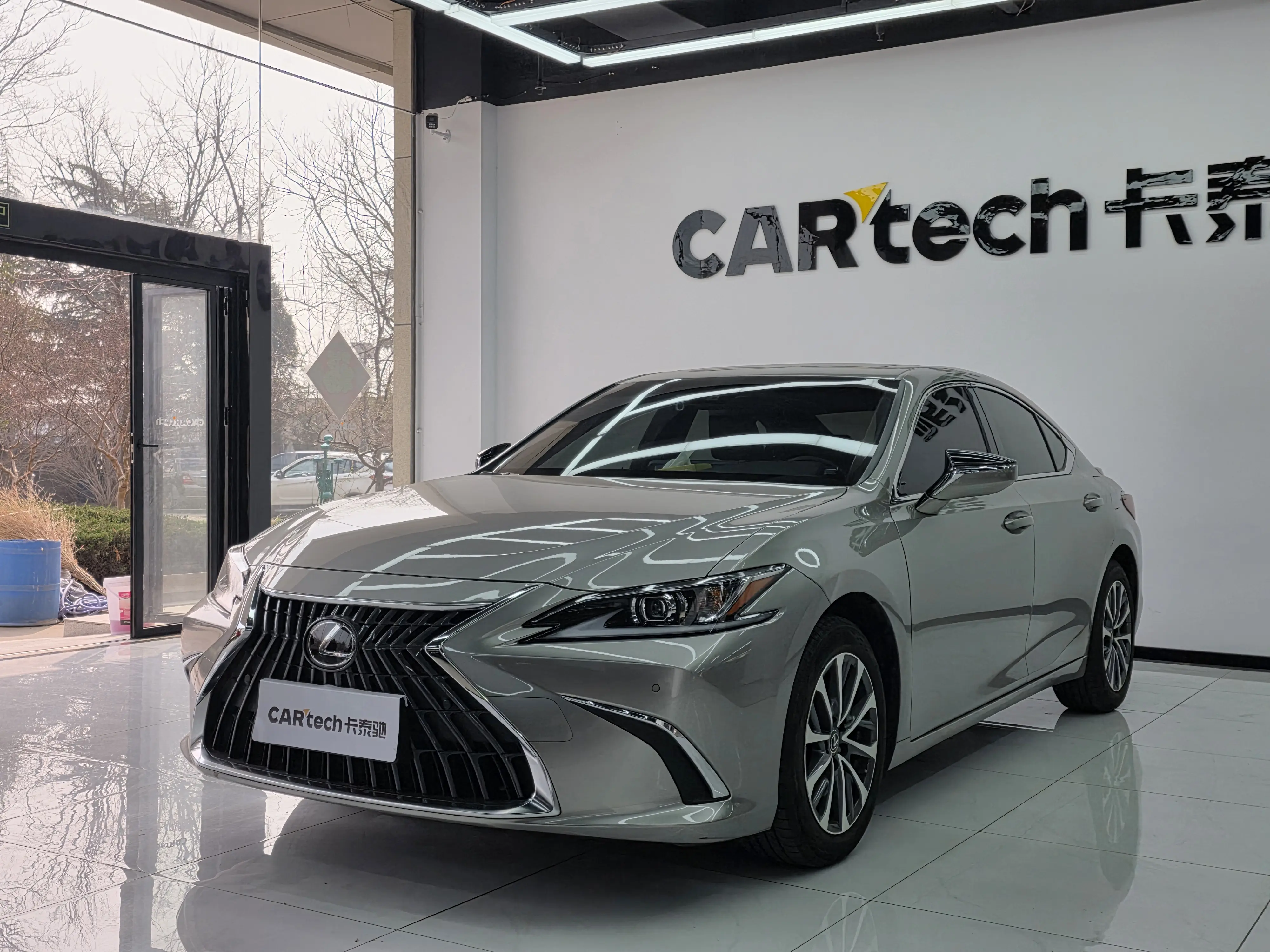 Lexus ES
