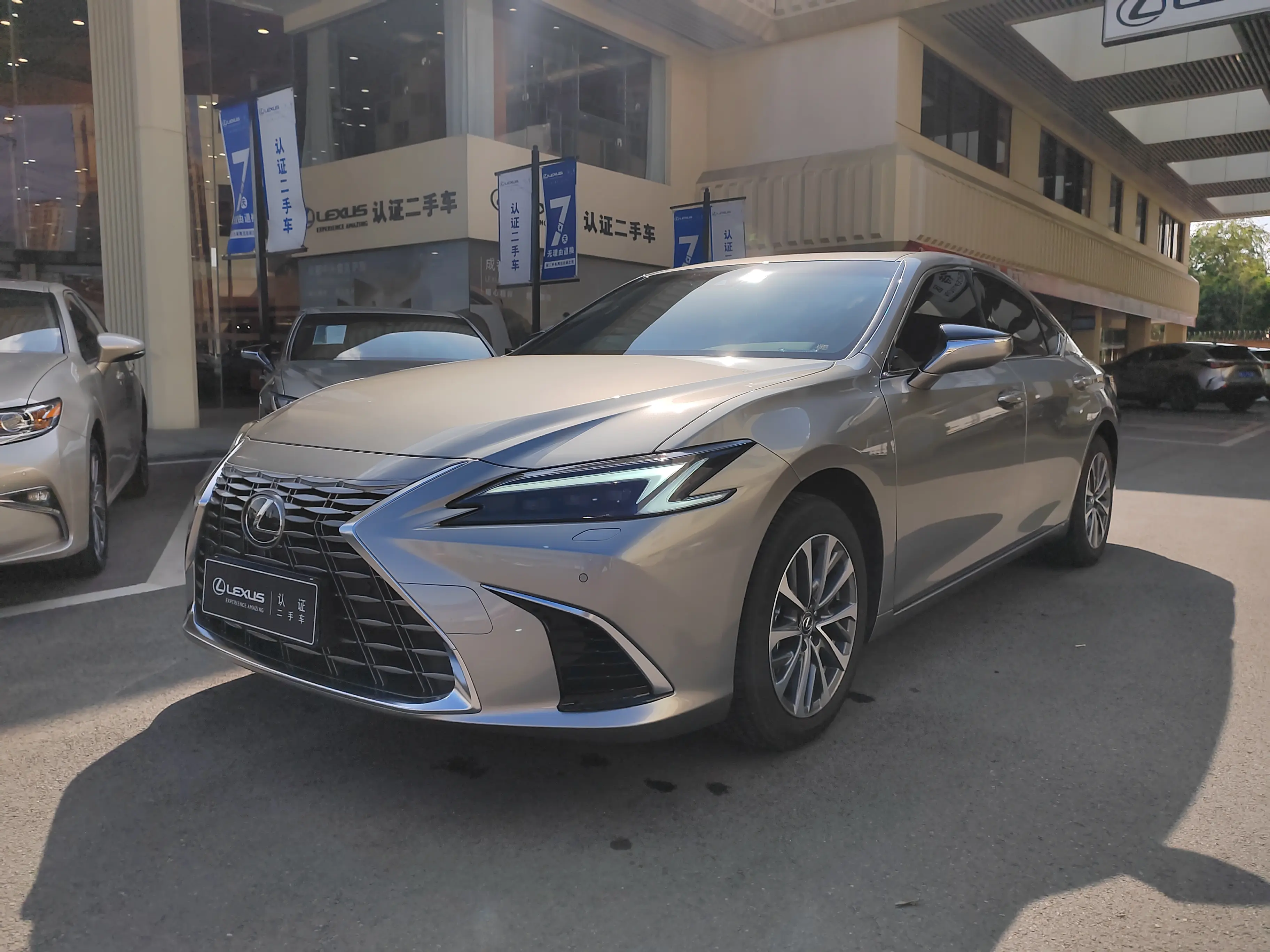 Lexus ES