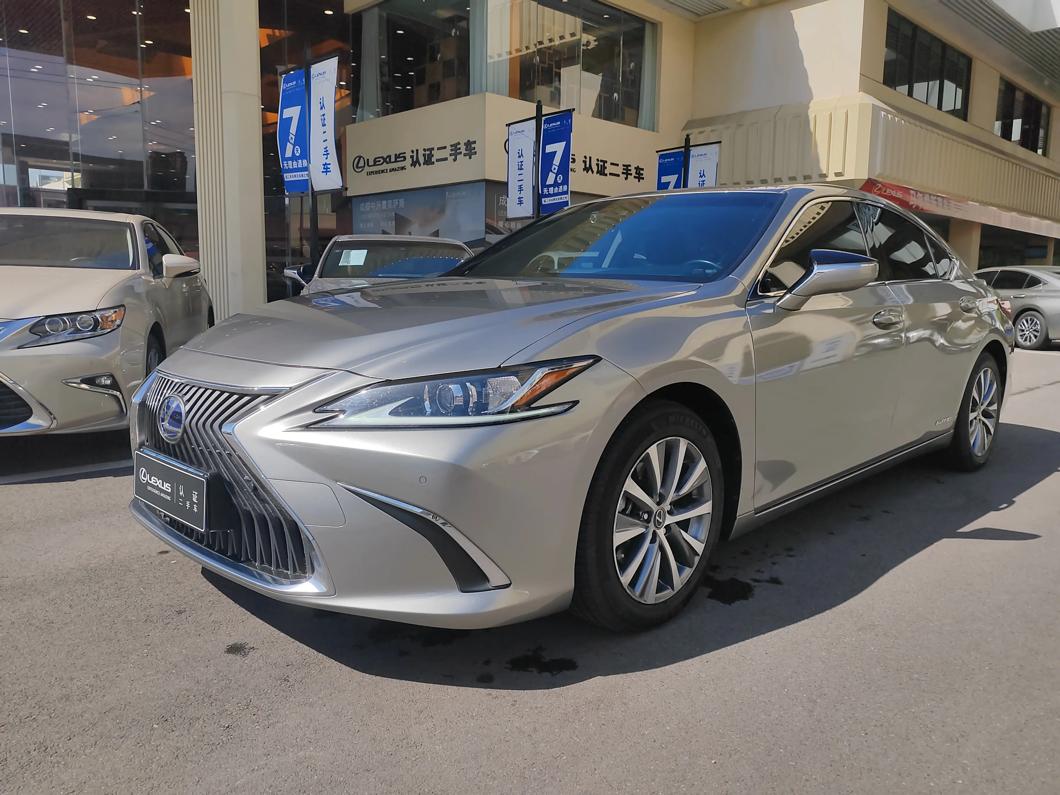 Lexus ES