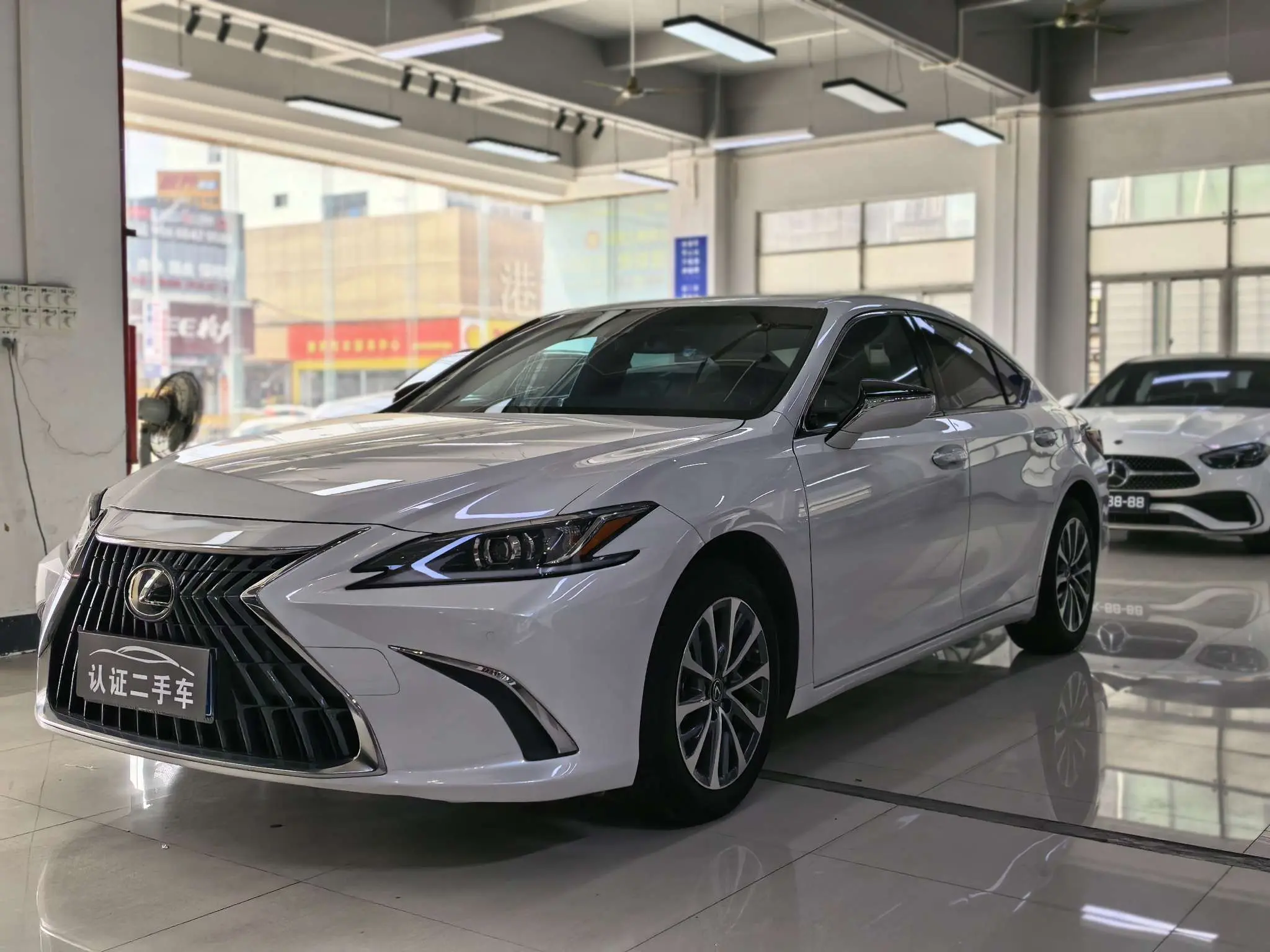 Lexus ES