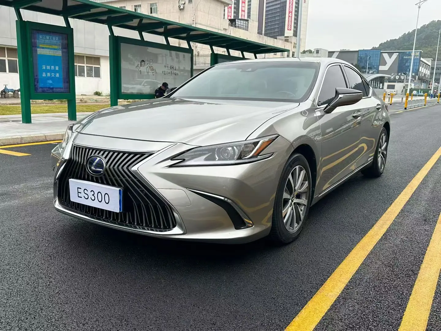 Lexus ES