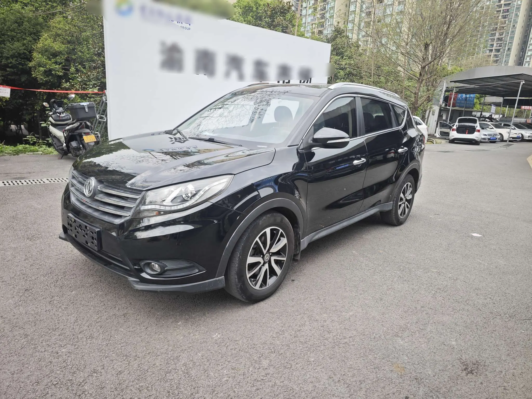 Dongfeng Fengon 580  из Китая