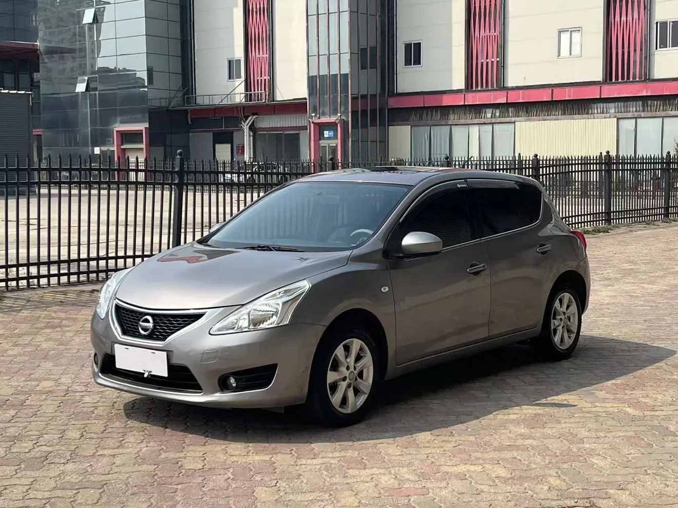 Nissan Tiida  из Китая