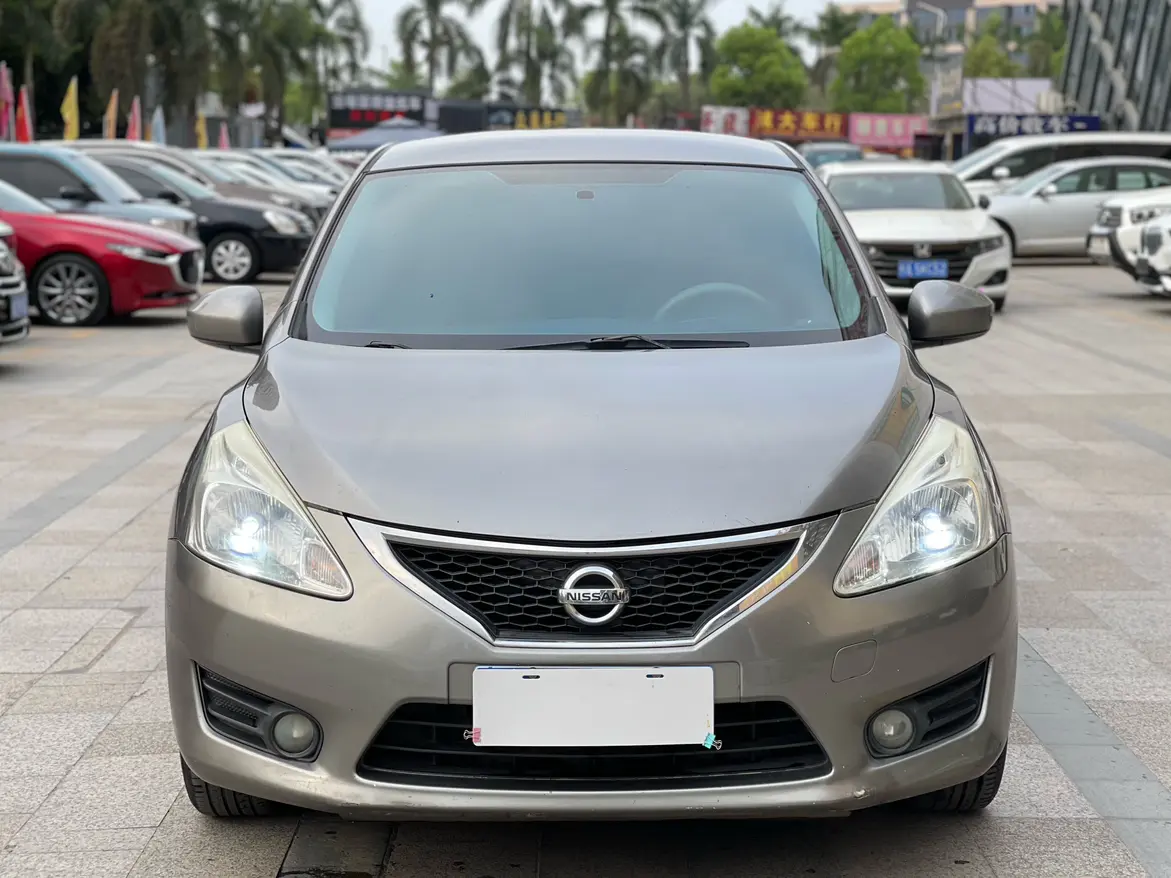 Nissan Tiida  из Китая