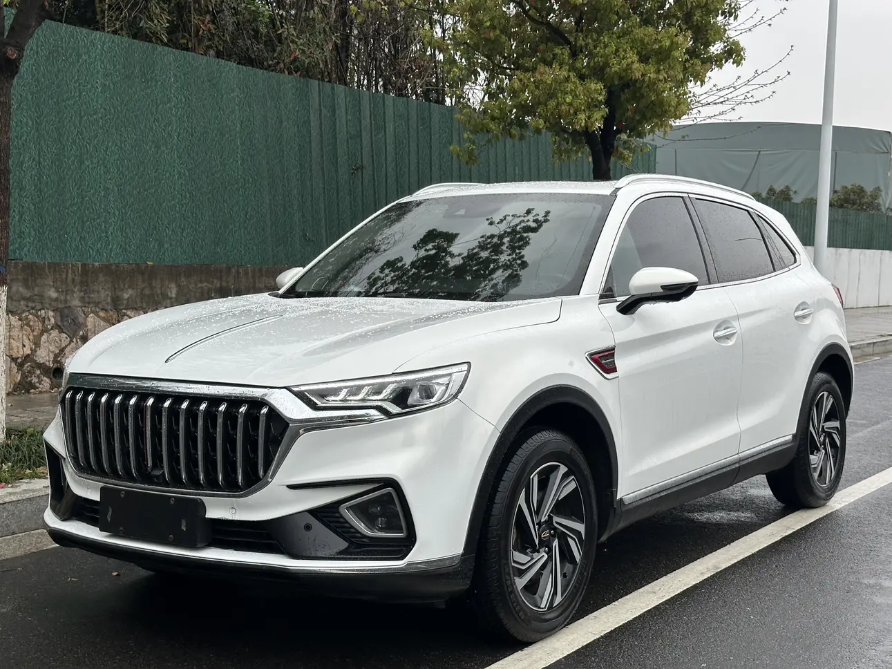 Hongqi HS5