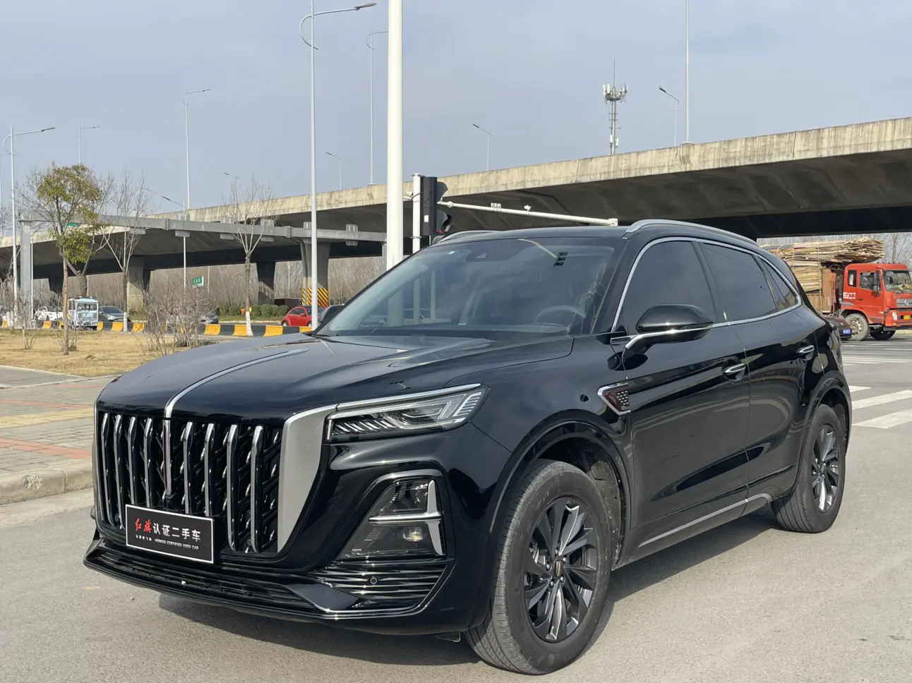 Hongqi HS5