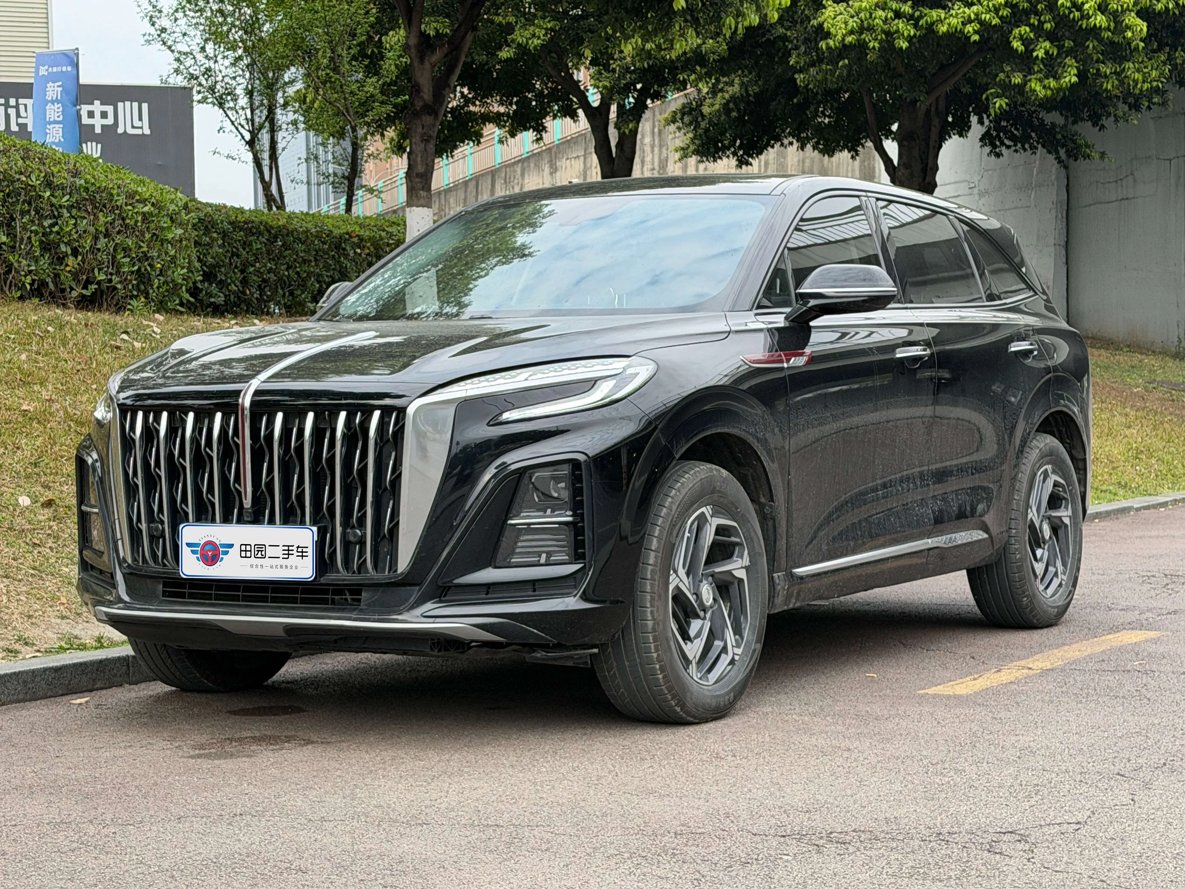 Hongqi HS3