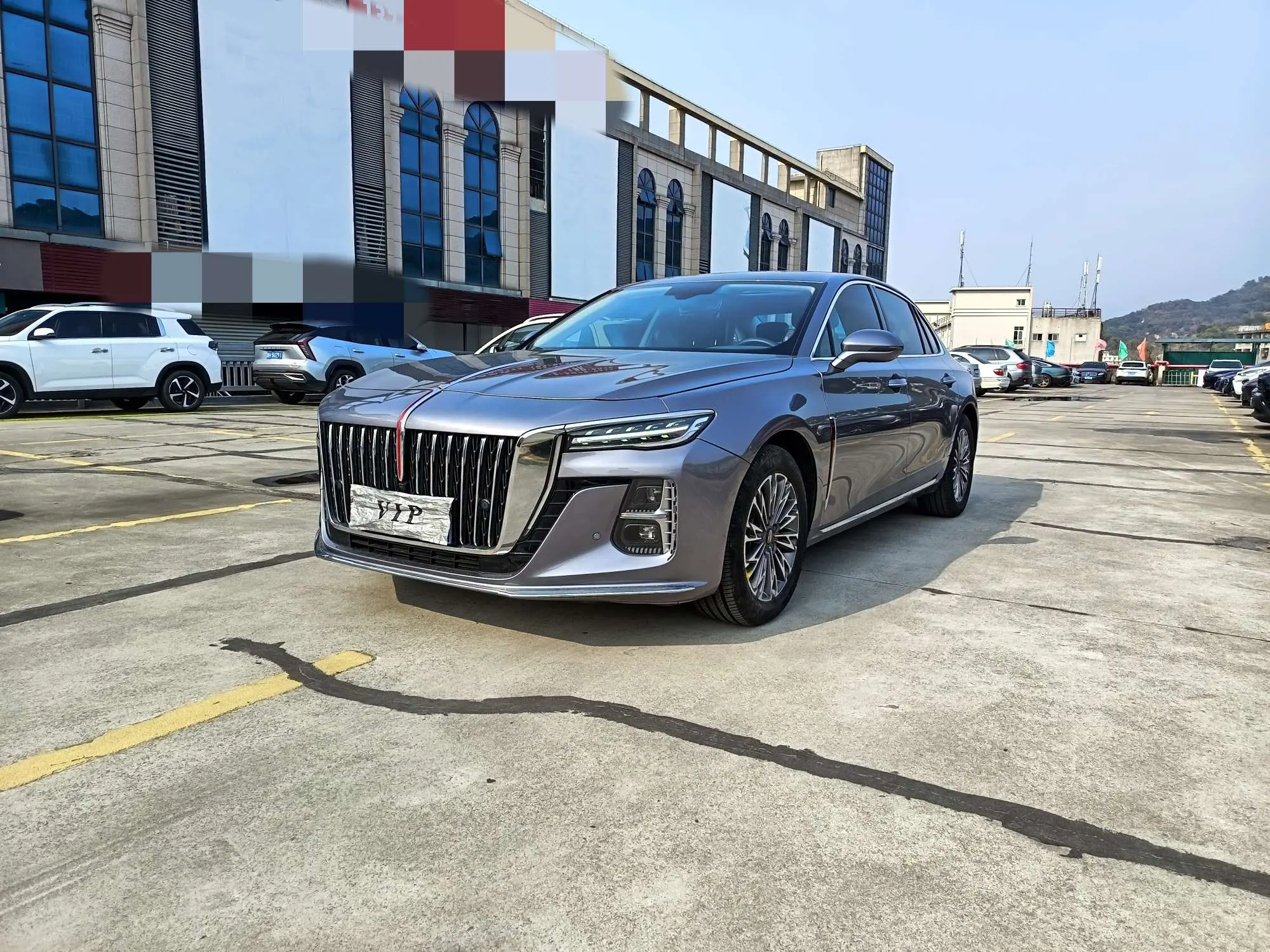 Hongqi H5  из Китая