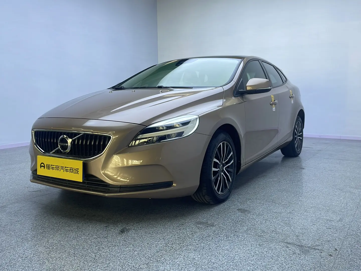 Volvo V40  из Китая