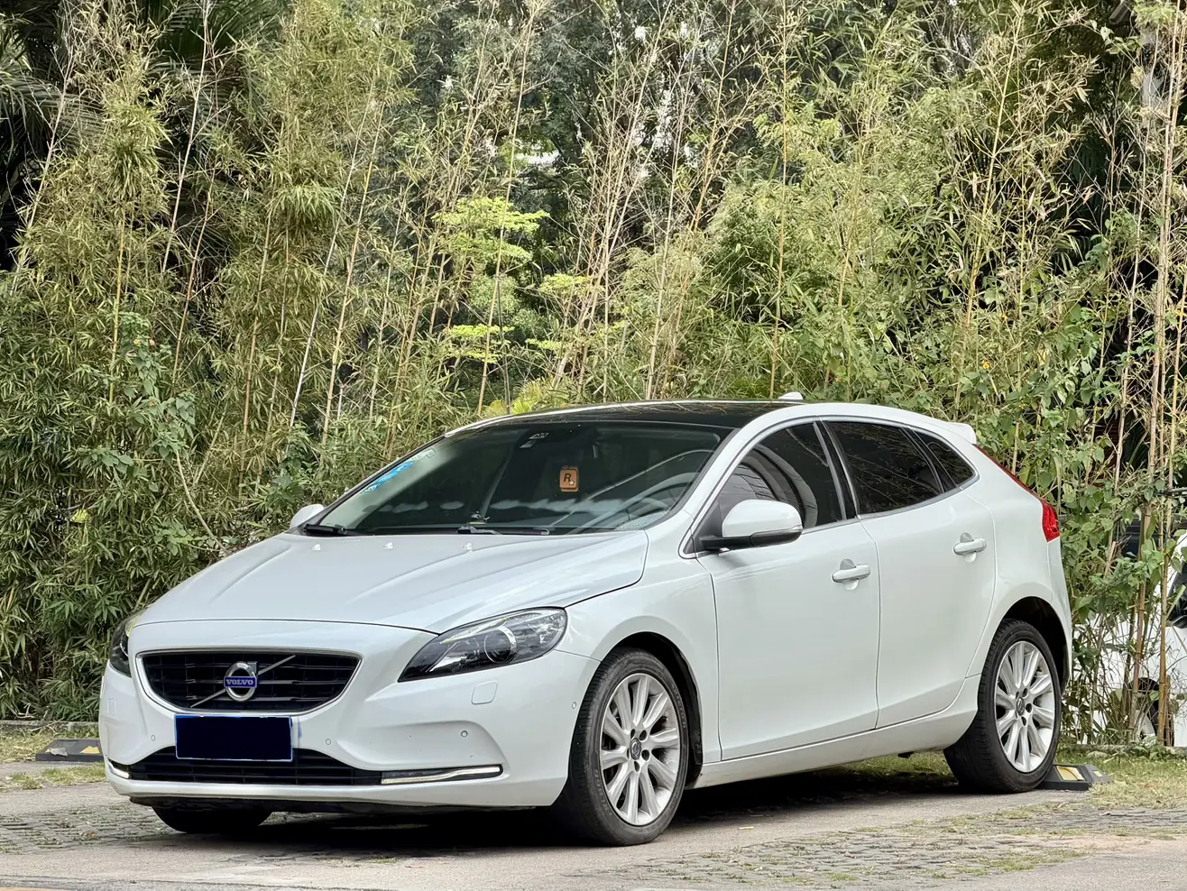 Volvo V40  из Китая