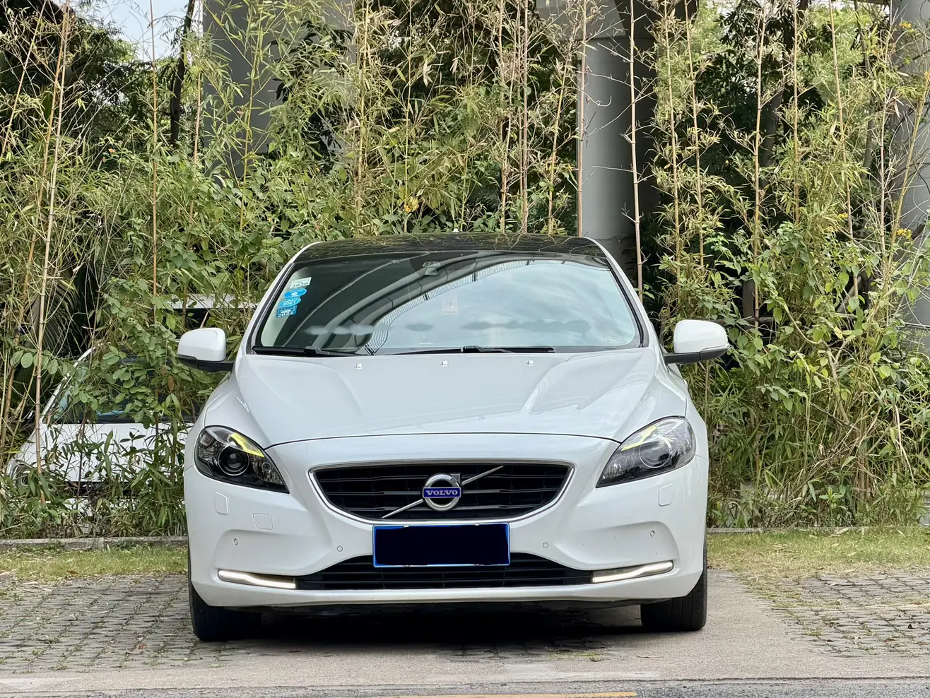 Volvo V40  из Китая