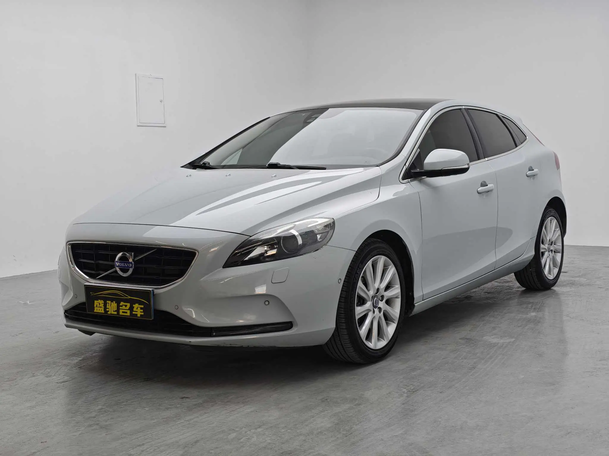 Volvo V40  из Китая