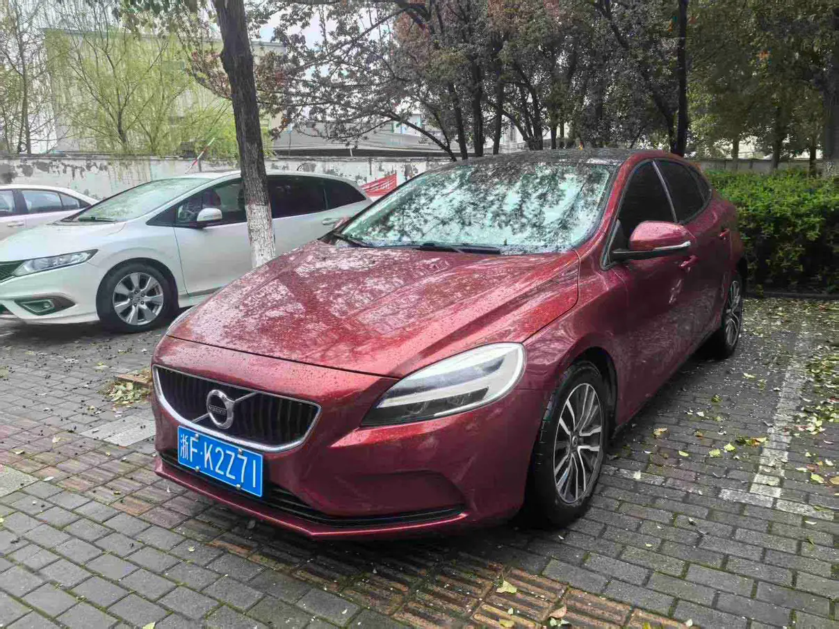 Volvo V40  из Китая