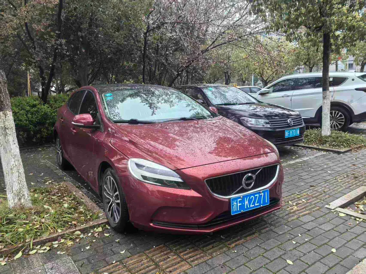 Volvo V40  из Китая