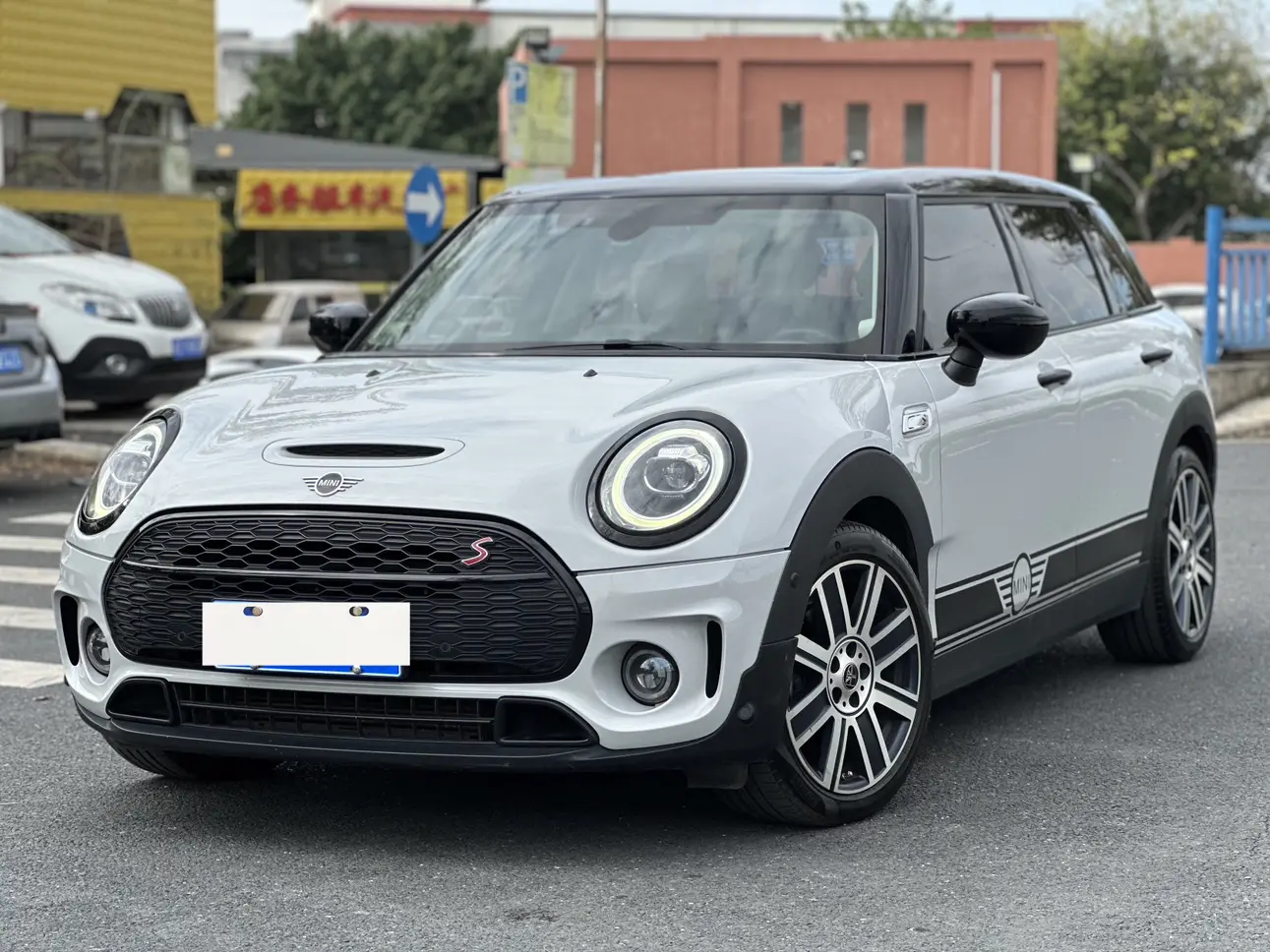 MINI CLUBMAN
