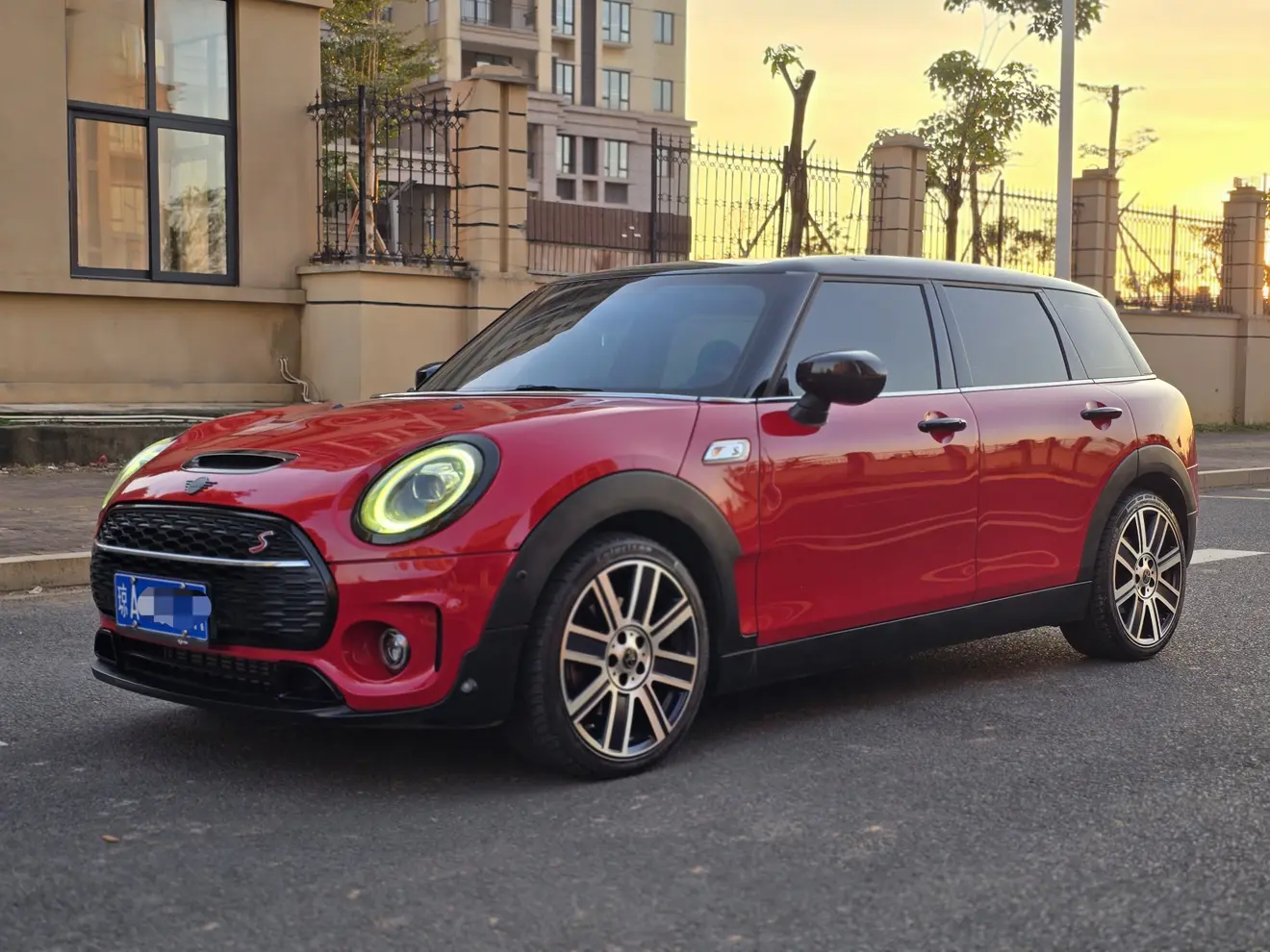 MINI CLUBMAN