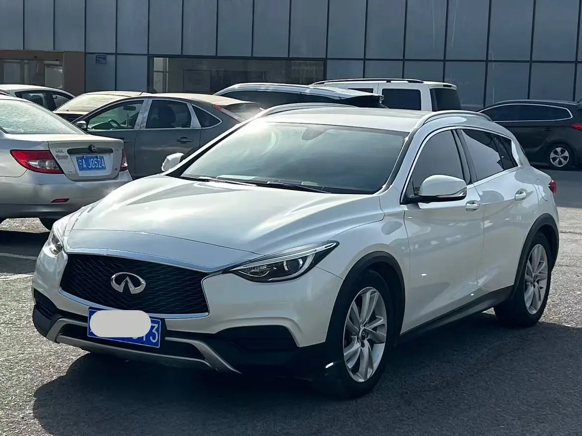 Infiniti QX30
