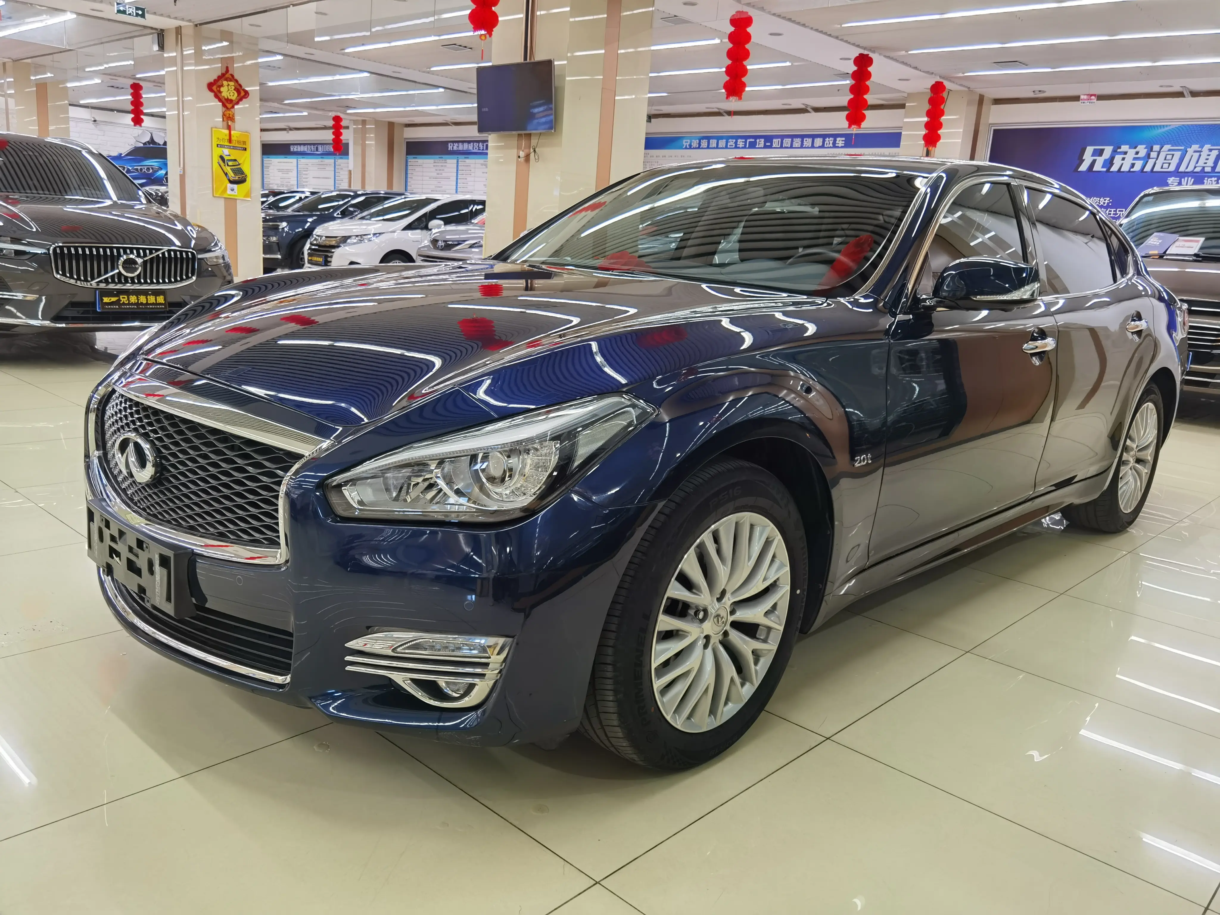 Infiniti Q70