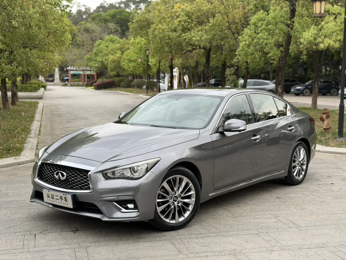 Infiniti Q50L