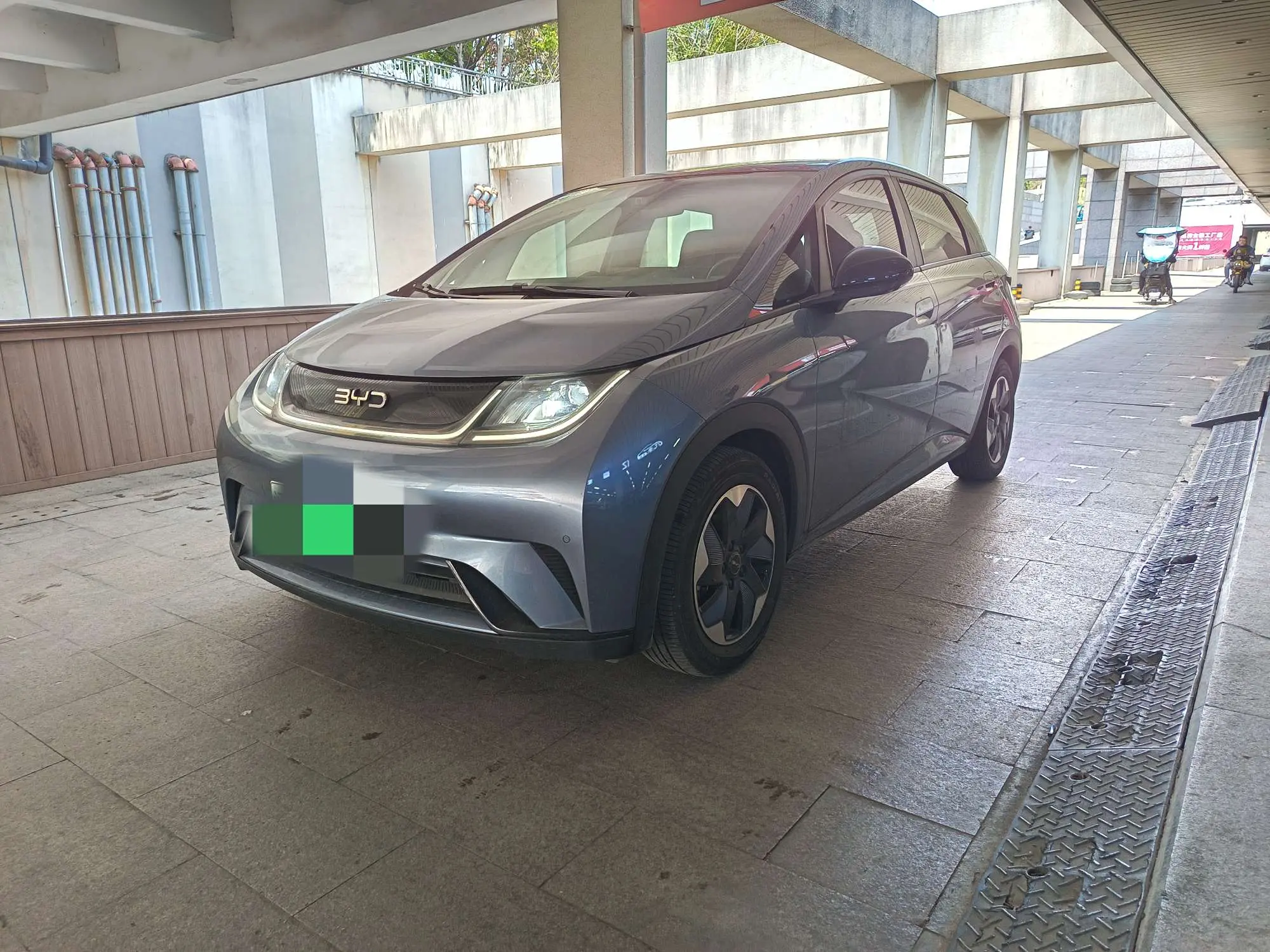 BYD Dolphin  из Китая