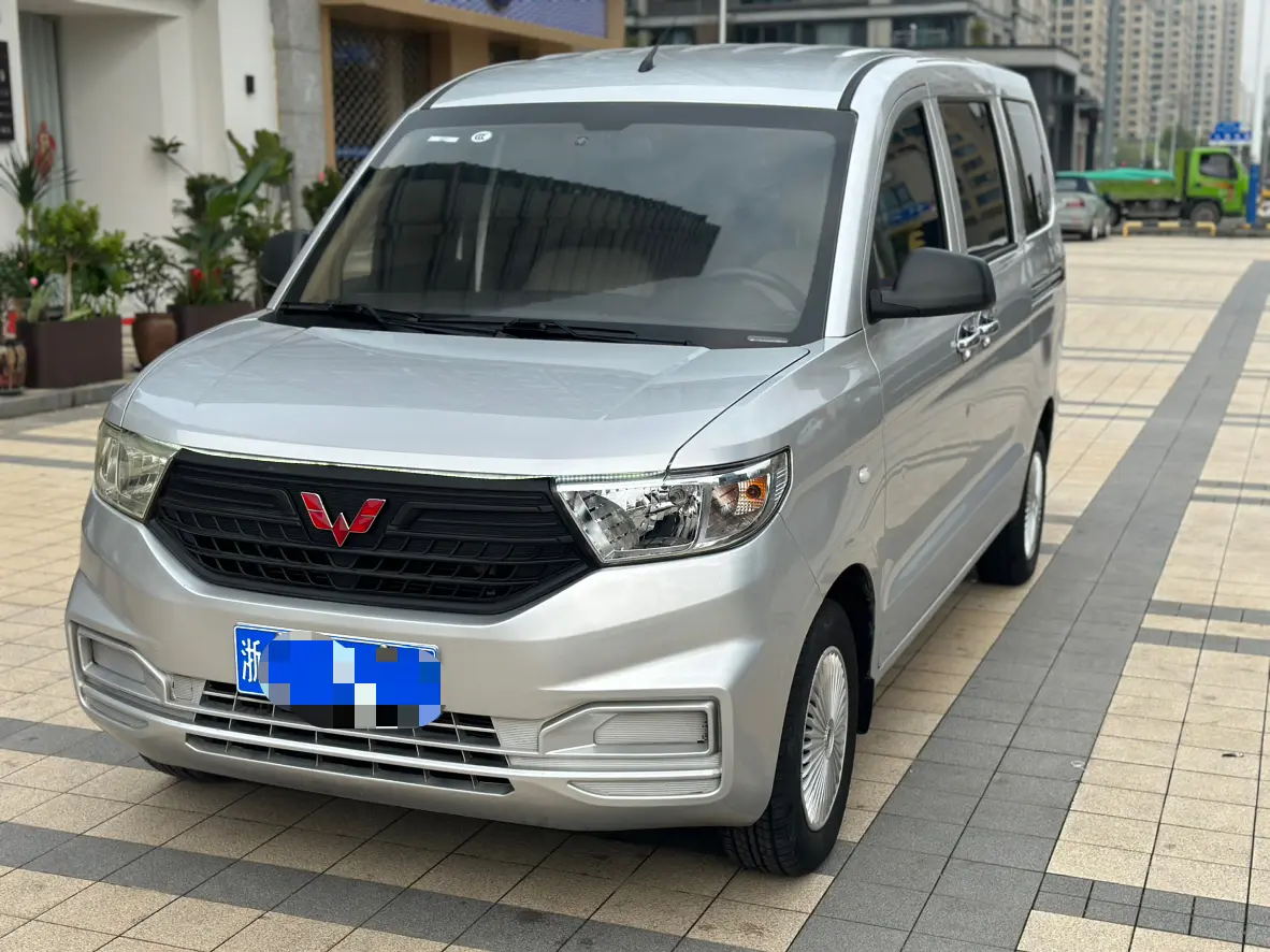 Wuling Hongguang V  из Китая