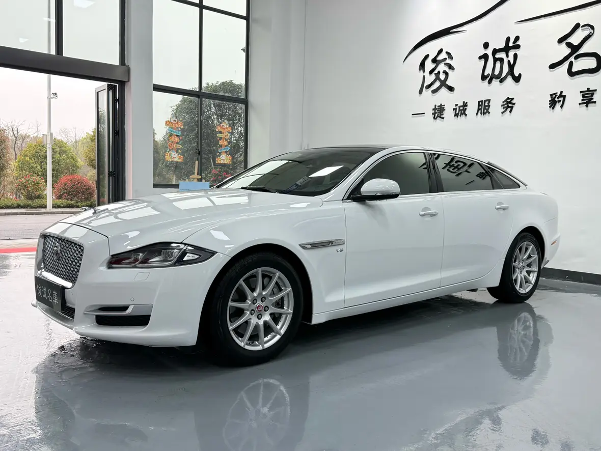 Jaguar XJ