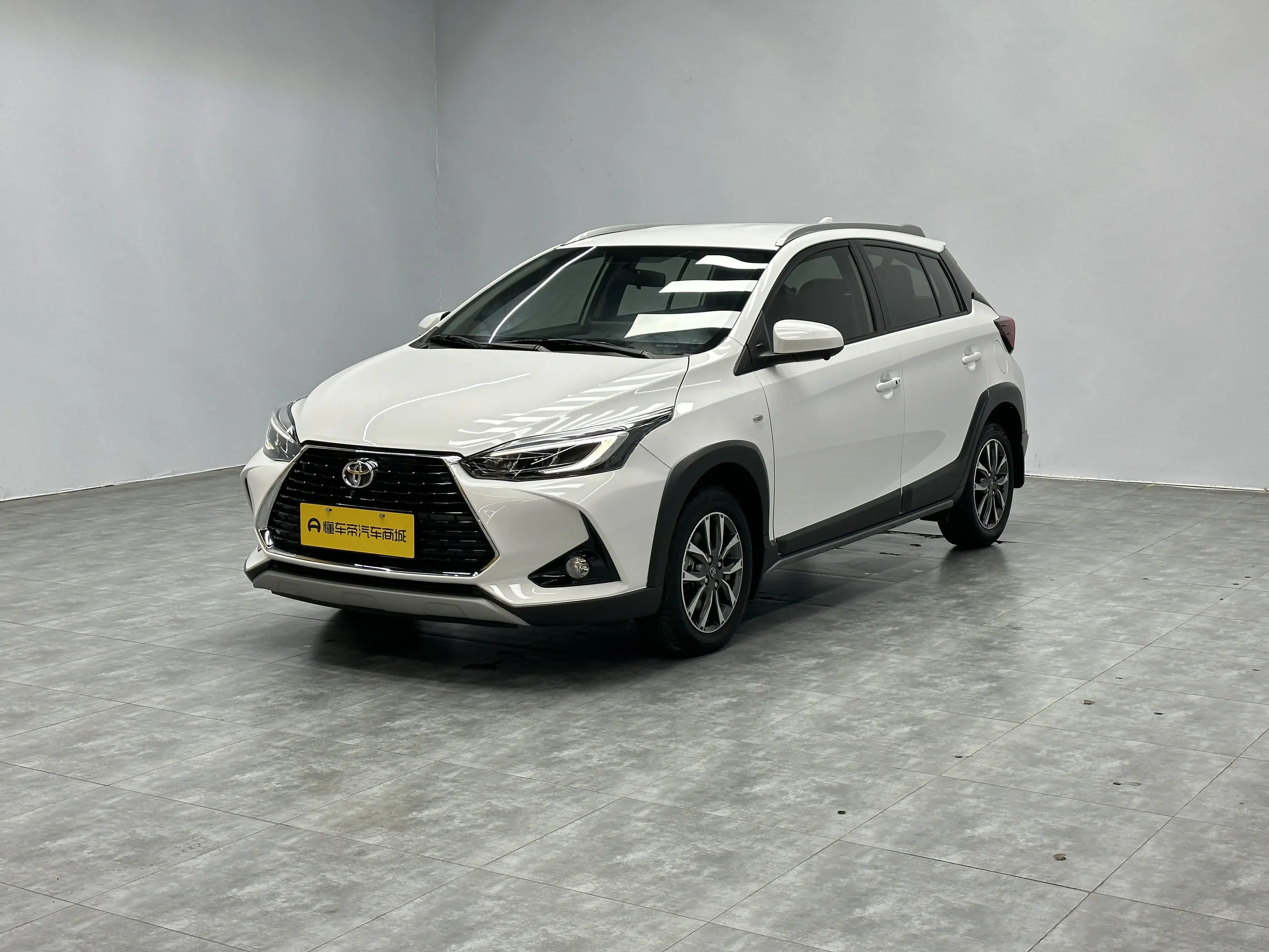 Toyota Yaris L  из Китая