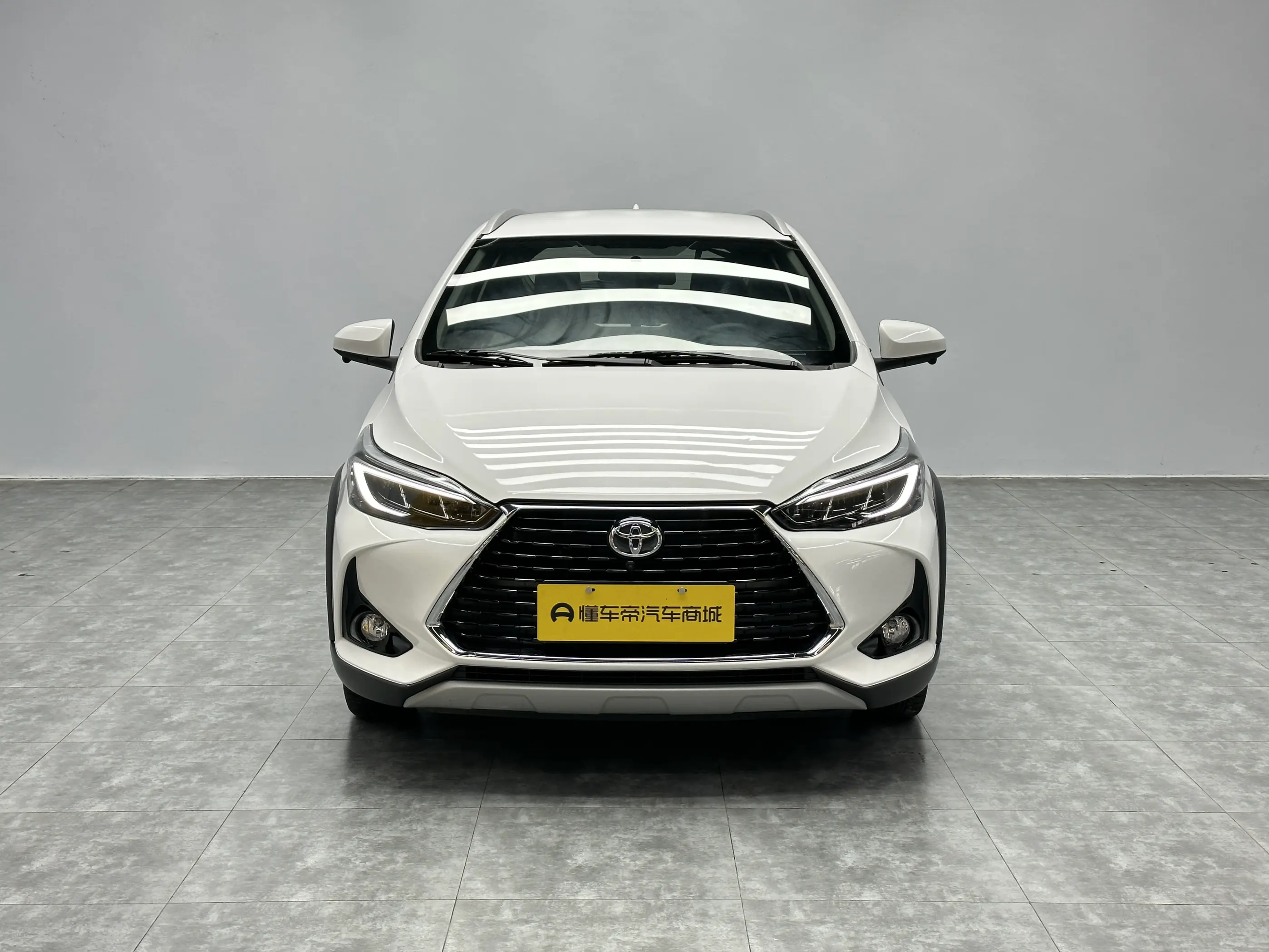 Toyota Yaris L  из Китая