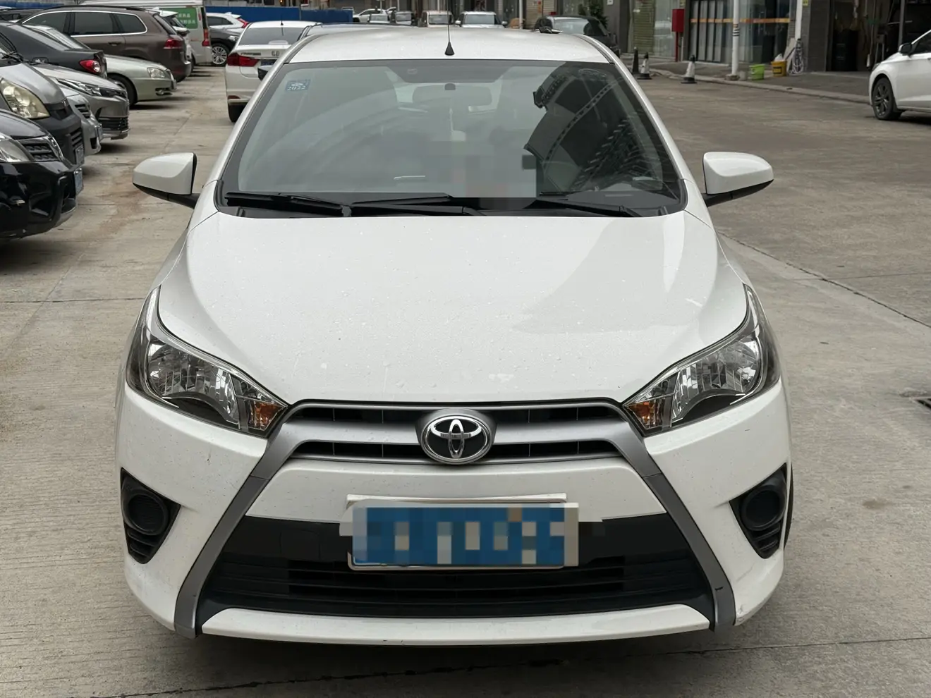 Toyota Yaris L  из Китая