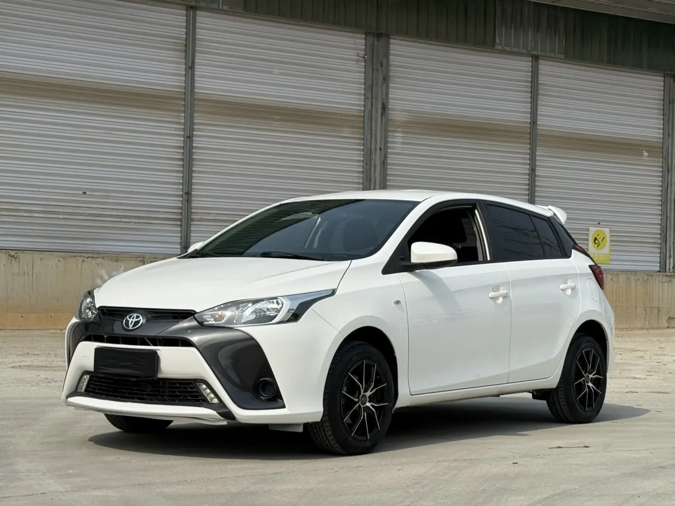 Toyota Yaris L  из Китая