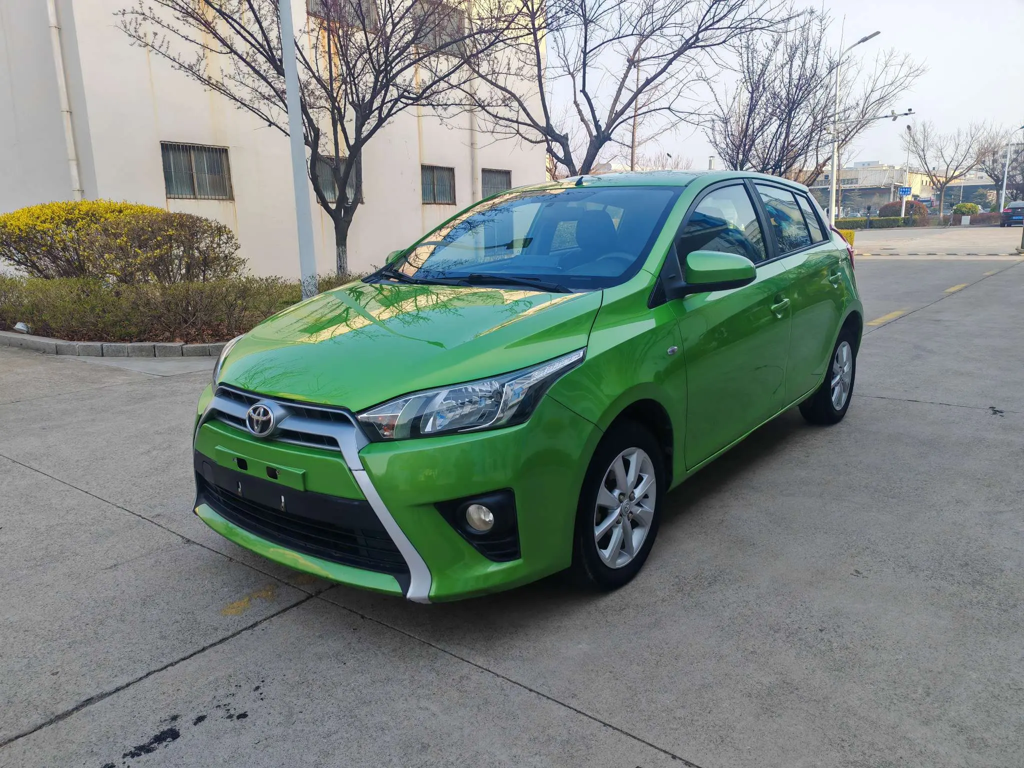Toyota Yaris L  из Китая