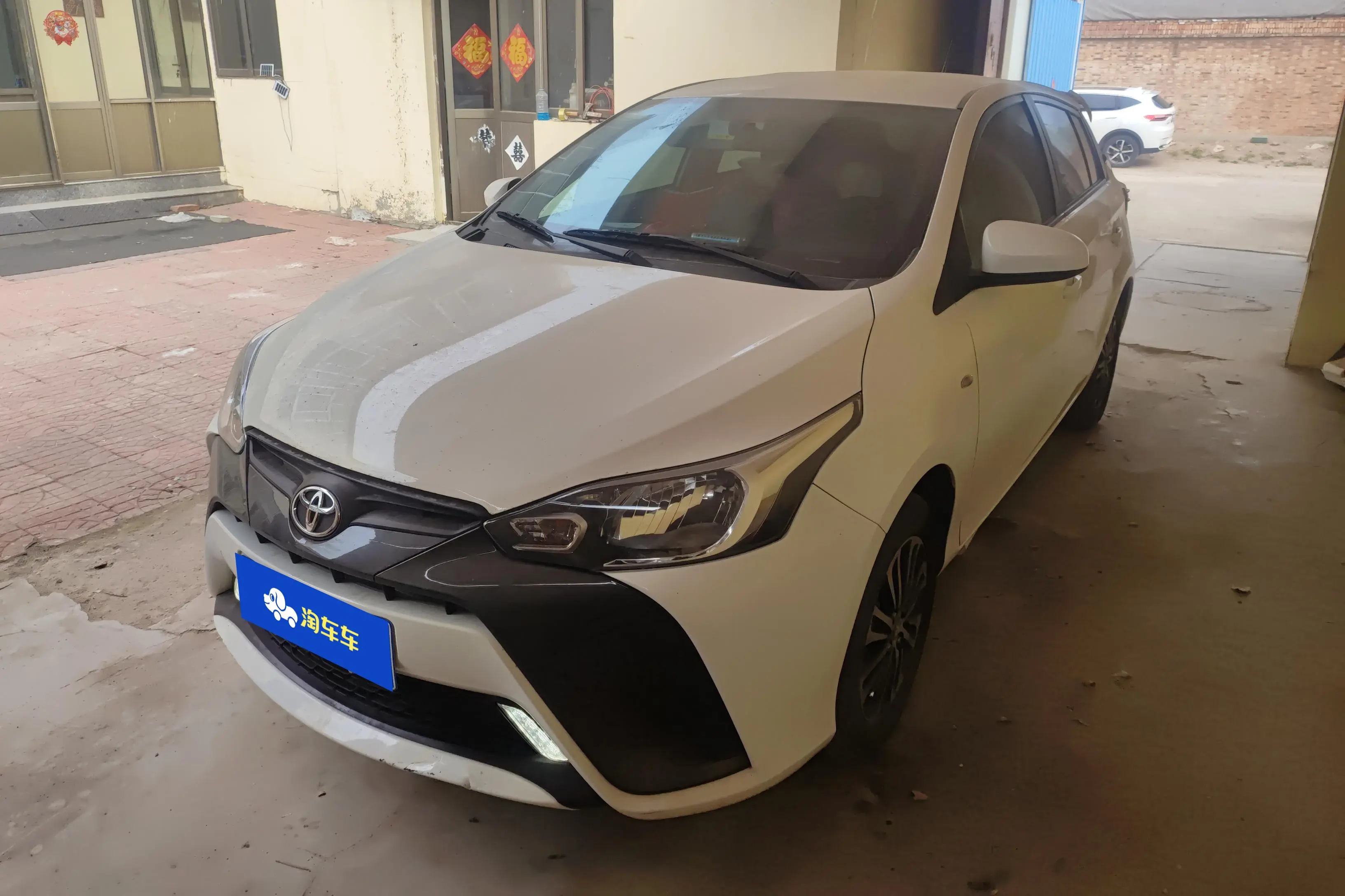 Toyota Yaris L  из Китая