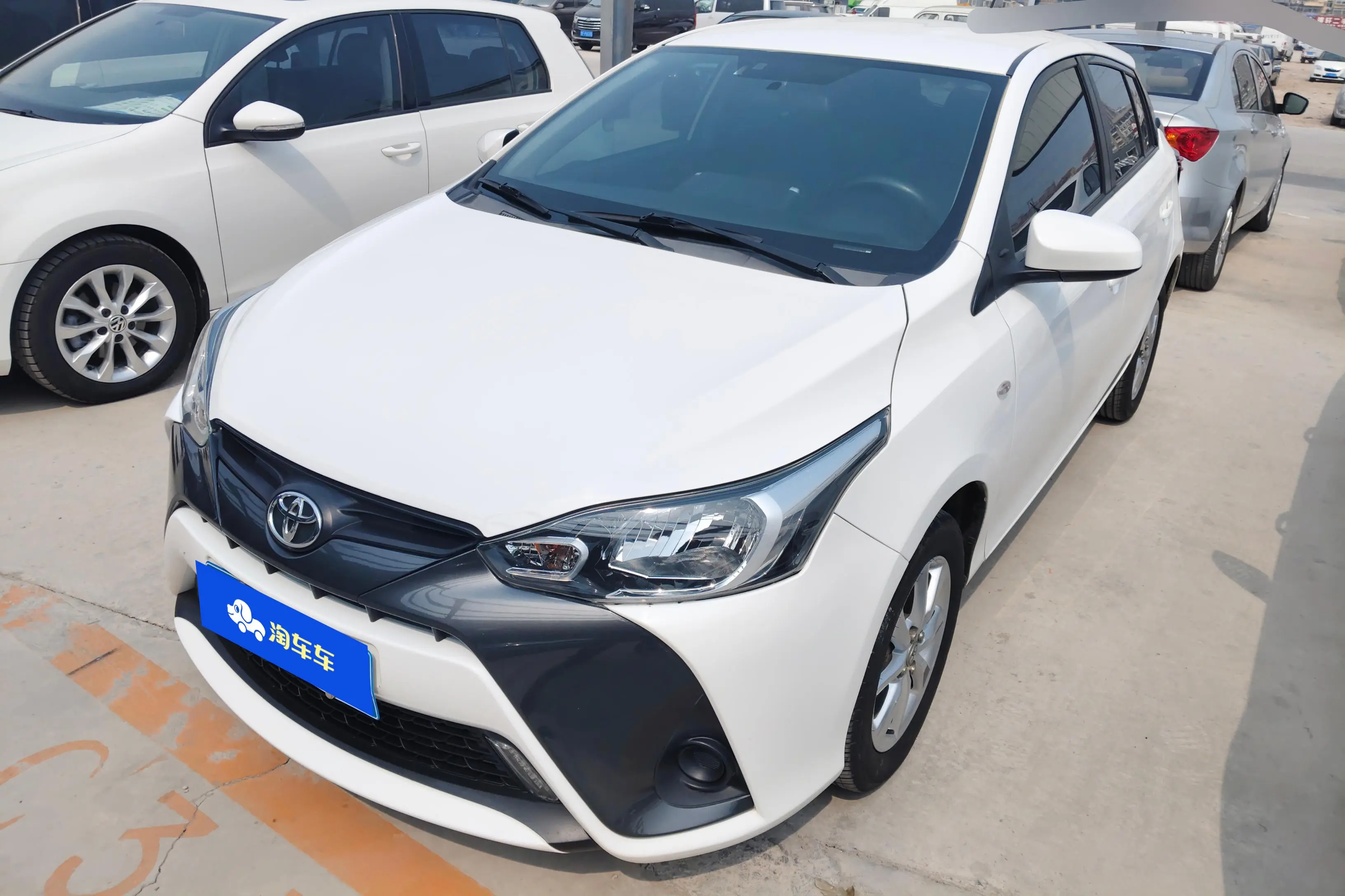 Toyota Yaris L  из Китая